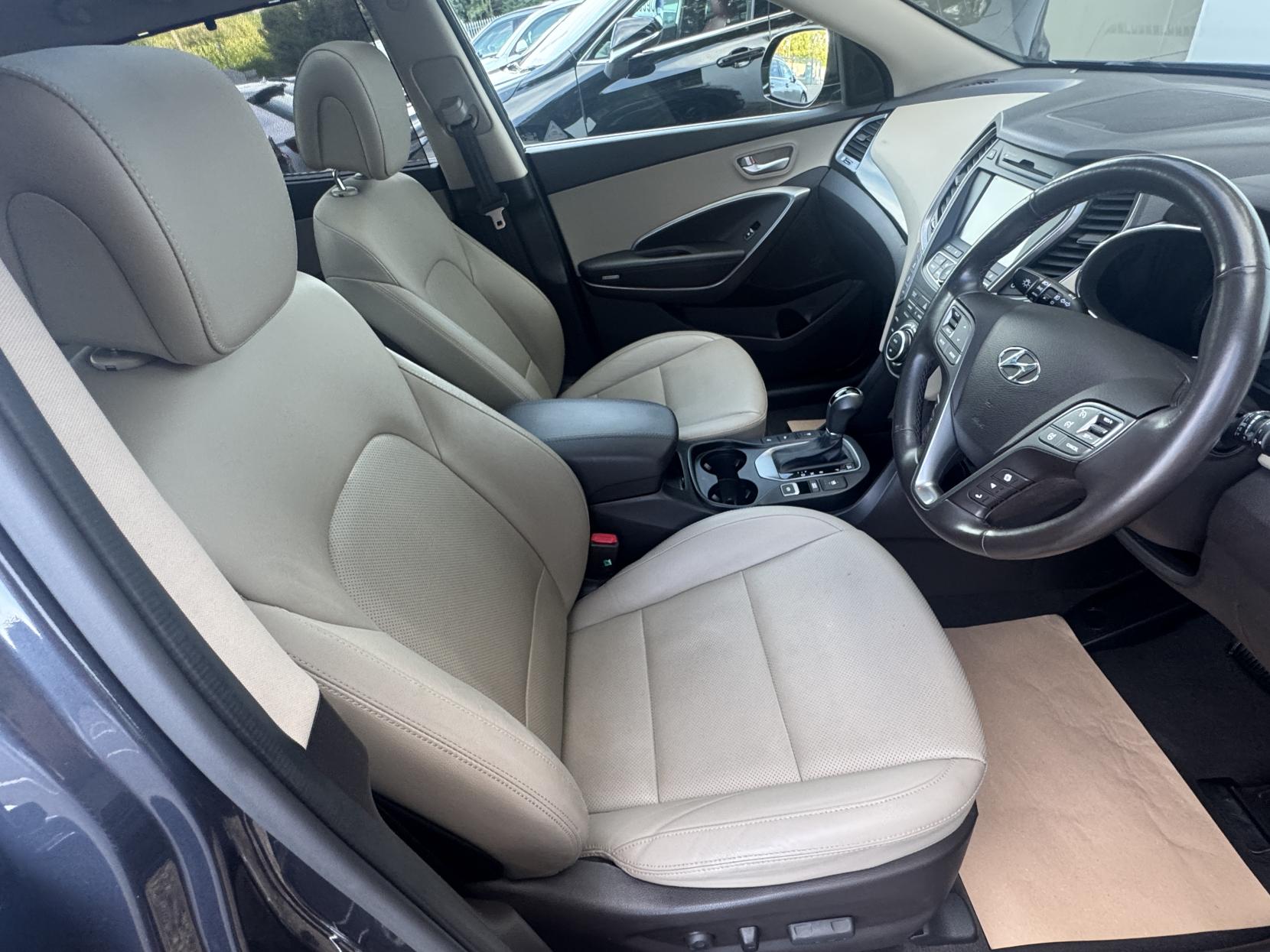 Hyundai Santa Fe 2.2 CRDi Premium SE SUV 5dr Diesel Auto 4WD Euro 5 (7 seat) (194 bhp)
