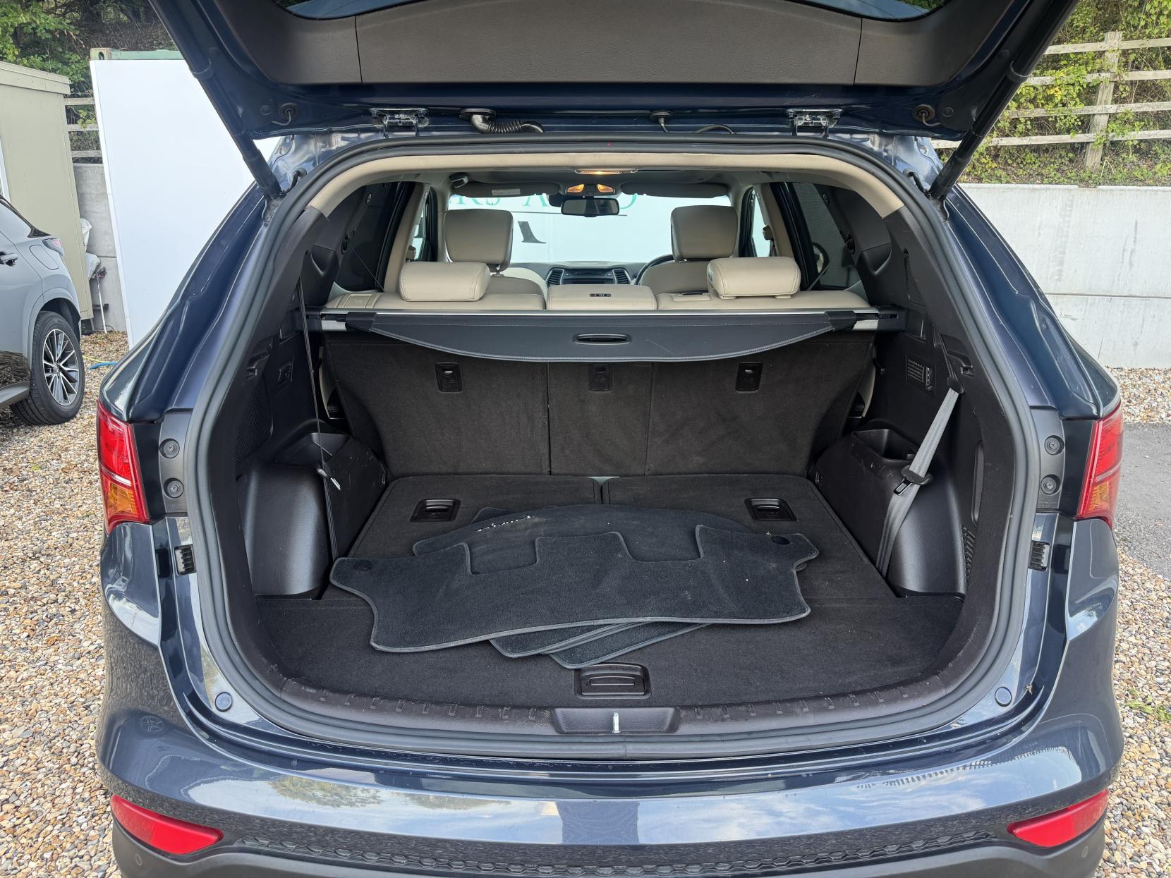 Hyundai Santa Fe 2.2 CRDi Premium SE SUV 5dr Diesel Auto 4WD Euro 5 (7 seat) (194 bhp)