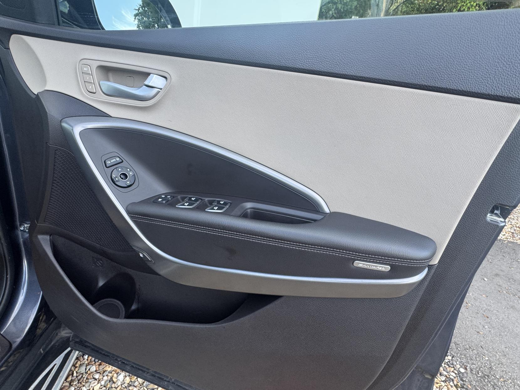 Hyundai Santa Fe 2.2 CRDi Premium SE SUV 5dr Diesel Auto 4WD Euro 5 (7 seat) (194 bhp)