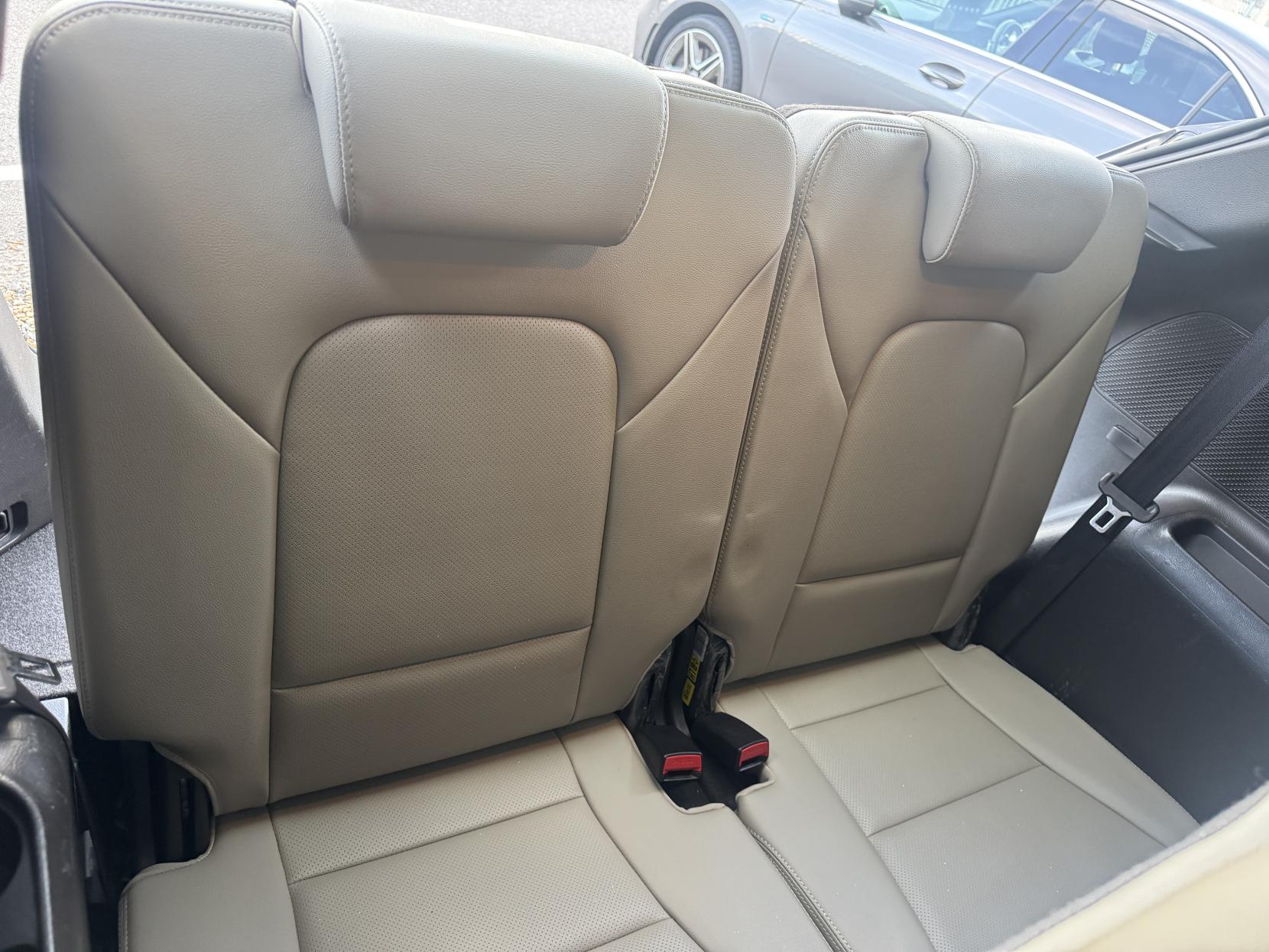 Hyundai Santa Fe 2.2 CRDi Premium SE SUV 5dr Diesel Auto 4WD Euro 5 (7 seat) (194 bhp)