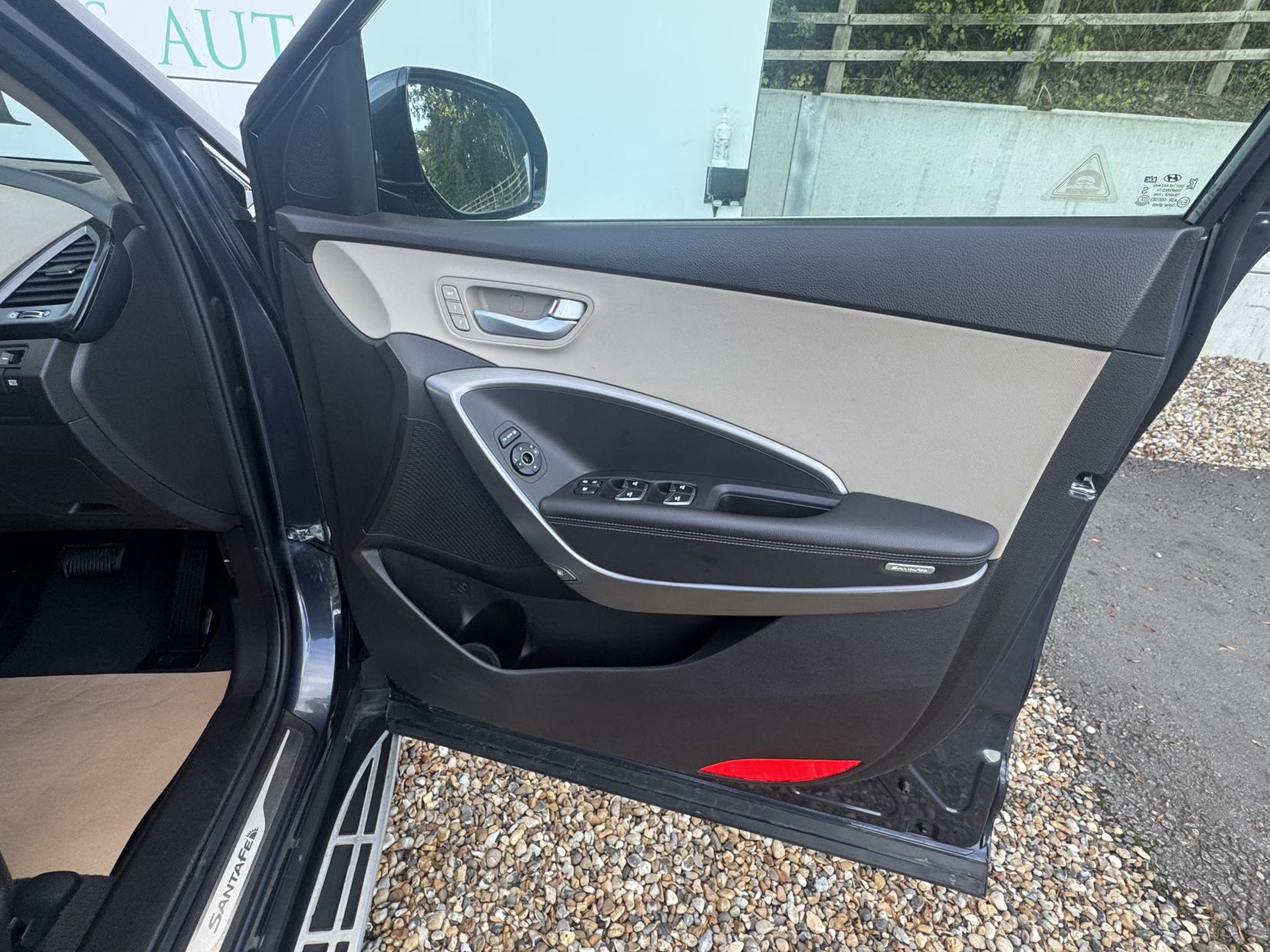 Hyundai Santa Fe 2.2 CRDi Premium SE SUV 5dr Diesel Auto 4WD Euro 5 (7 seat) (194 bhp)