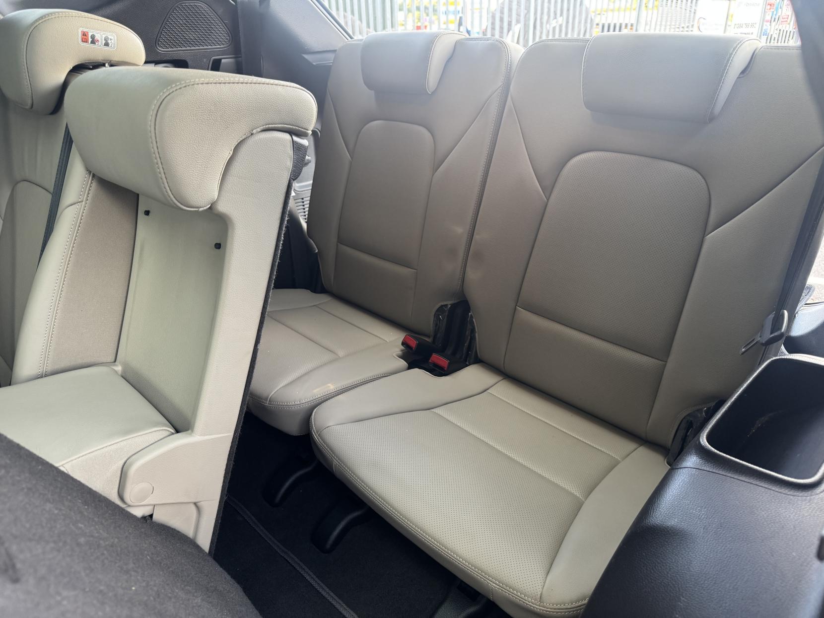 Hyundai Santa Fe 2.2 CRDi Premium SE SUV 5dr Diesel Auto 4WD Euro 5 (7 seat) (194 bhp)