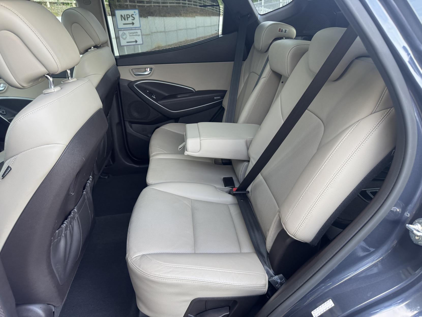Hyundai Santa Fe 2.2 CRDi Premium SE SUV 5dr Diesel Auto 4WD Euro 5 (7 seat) (194 bhp)