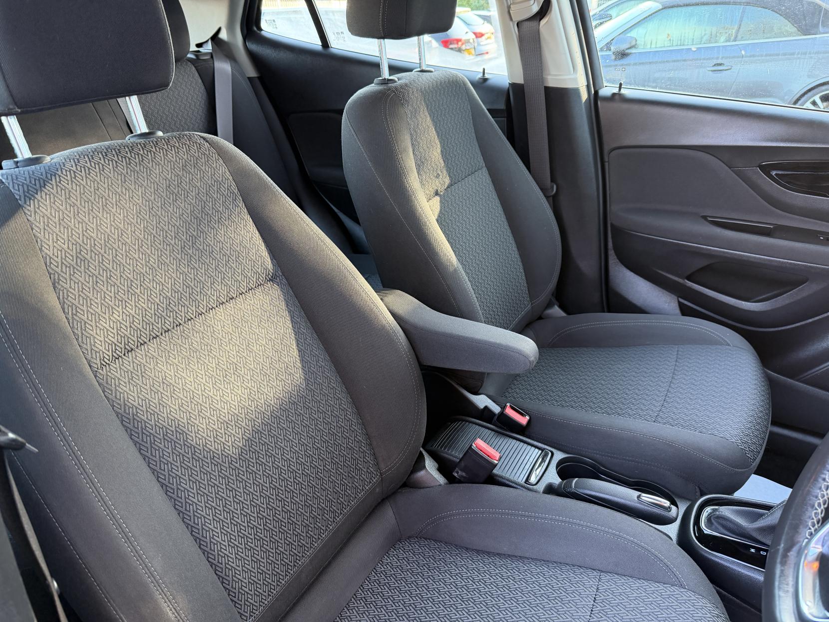 Vauxhall Mokka X 1.4i Turbo Design Nav SUV 5dr Petrol Auto Euro 6 (140 ps)