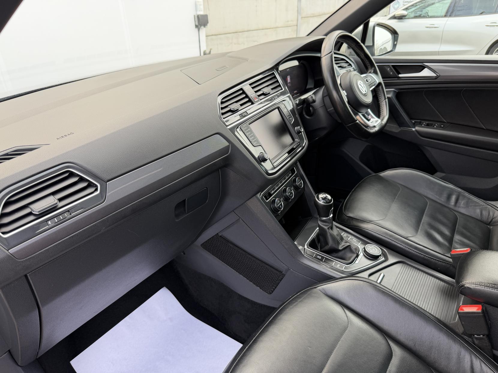 Volkswagen Tiguan 2.0 TDI BlueMotion Tech R-Line SUV 5dr Diesel Manual 4Motion Euro 6 (s/s) (150 ps)