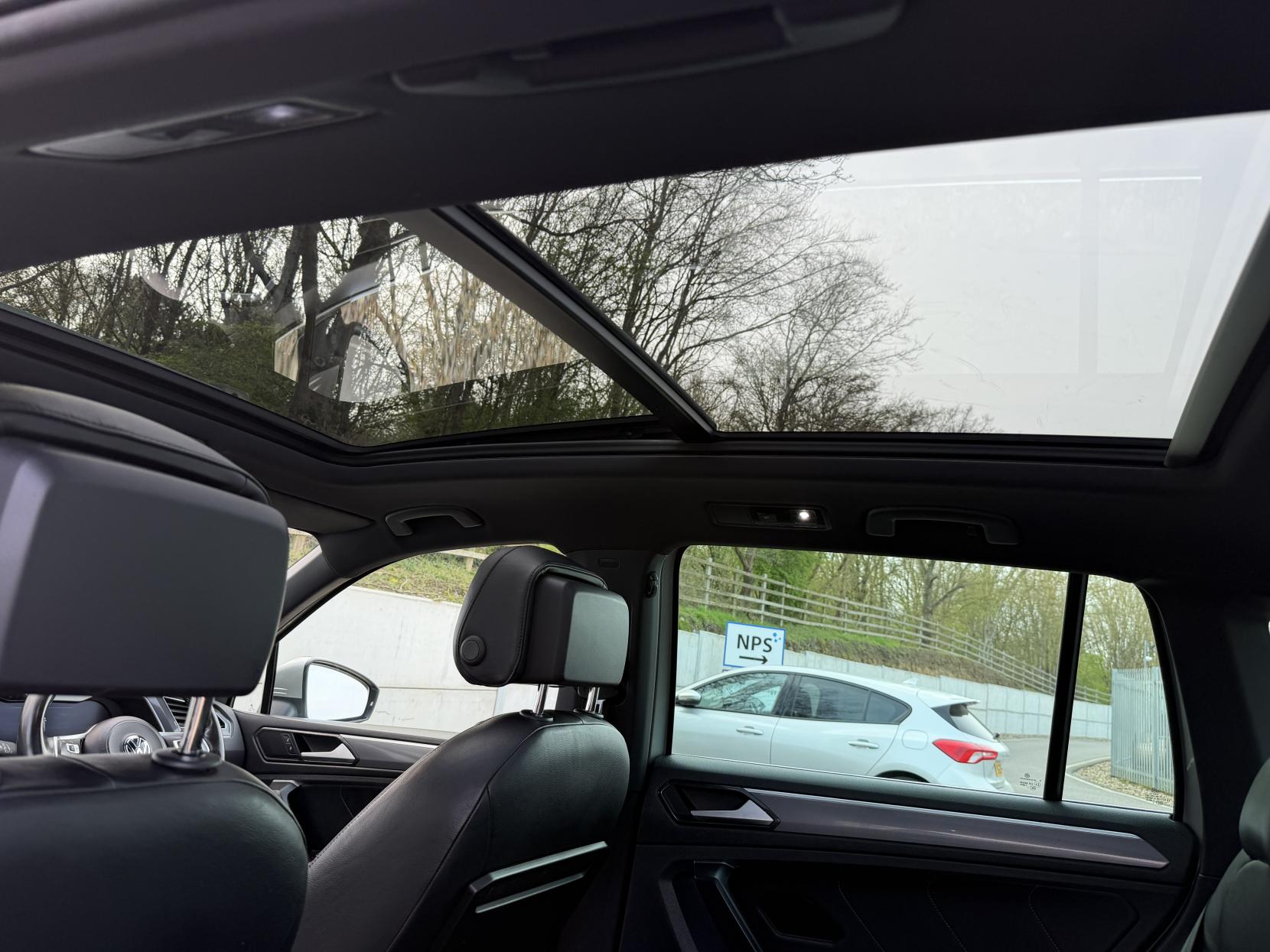 Volkswagen Tiguan 2.0 TDI BlueMotion Tech R-Line SUV 5dr Diesel Manual 4Motion Euro 6 (s/s) (150 ps)