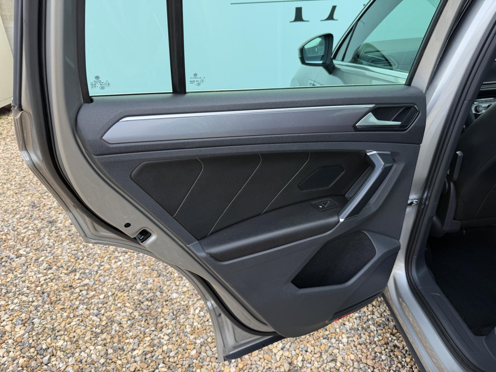 Volkswagen Tiguan 2.0 TDI BlueMotion Tech R-Line SUV 5dr Diesel Manual 4Motion Euro 6 (s/s) (150 ps)