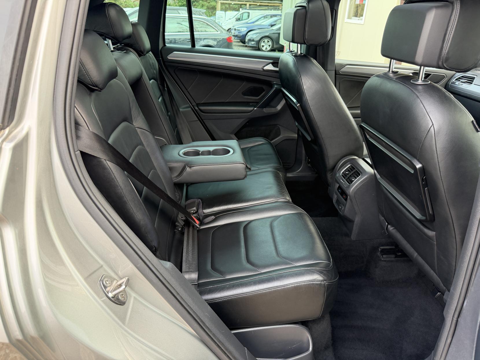 Volkswagen Tiguan 2.0 TDI BlueMotion Tech R-Line SUV 5dr Diesel Manual 4Motion Euro 6 (s/s) (150 ps)