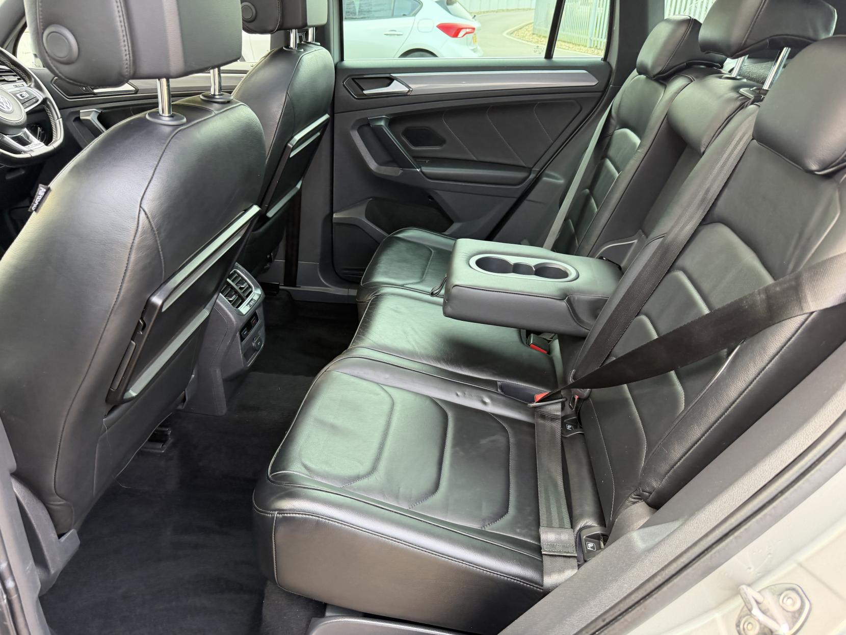 Volkswagen Tiguan 2.0 TDI BlueMotion Tech R-Line SUV 5dr Diesel Manual 4Motion Euro 6 (s/s) (150 ps)