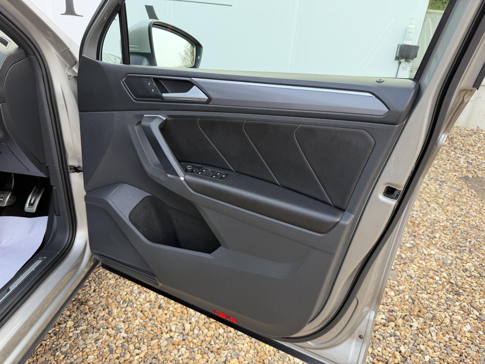 Volkswagen Tiguan 2.0 TDI BlueMotion Tech R-Line SUV 5dr Diesel Manual 4Motion Euro 6 (s/s) (150 ps)