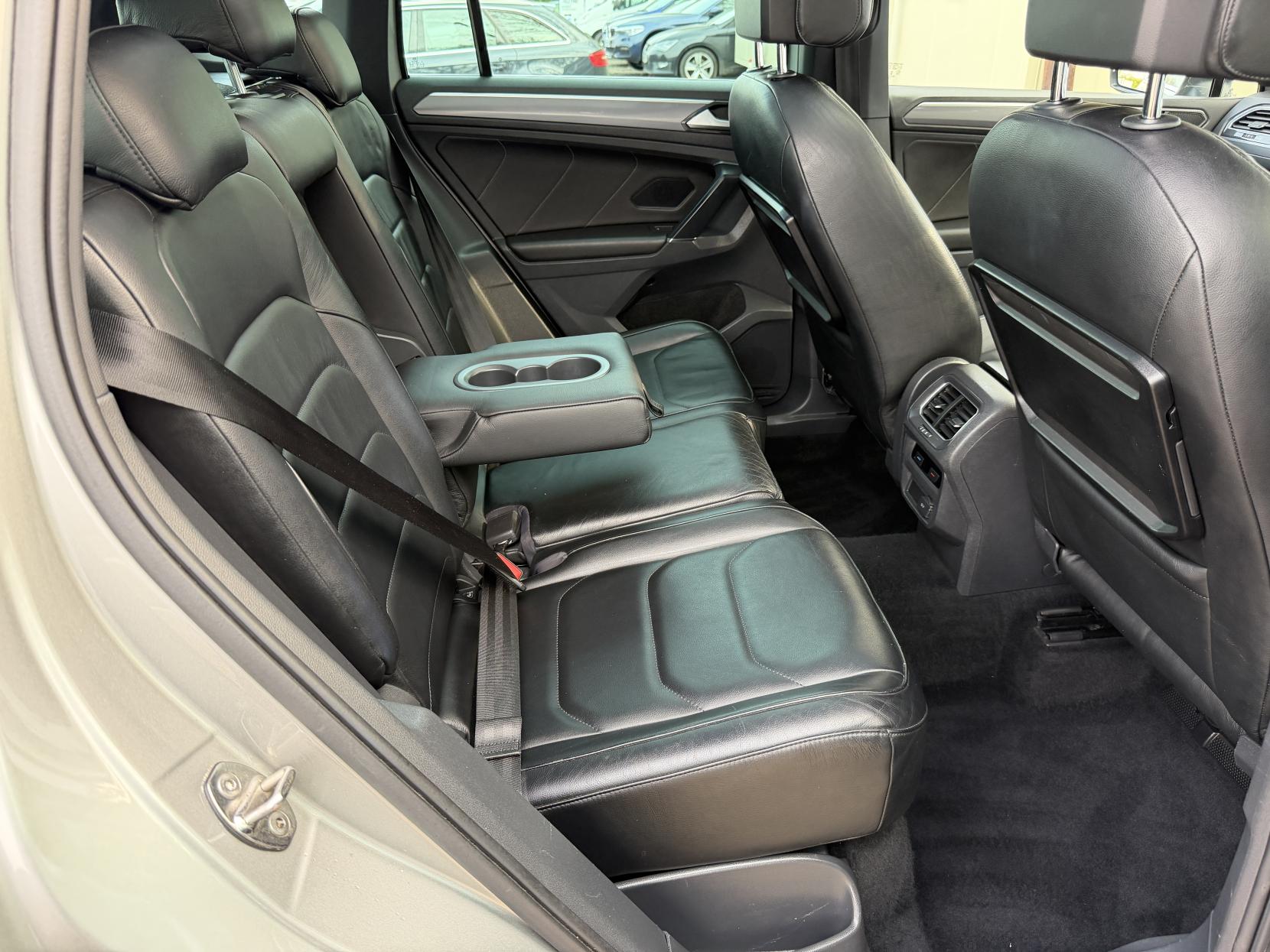 Volkswagen Tiguan 2.0 TDI BlueMotion Tech R-Line SUV 5dr Diesel Manual 4Motion Euro 6 (s/s) (150 ps)