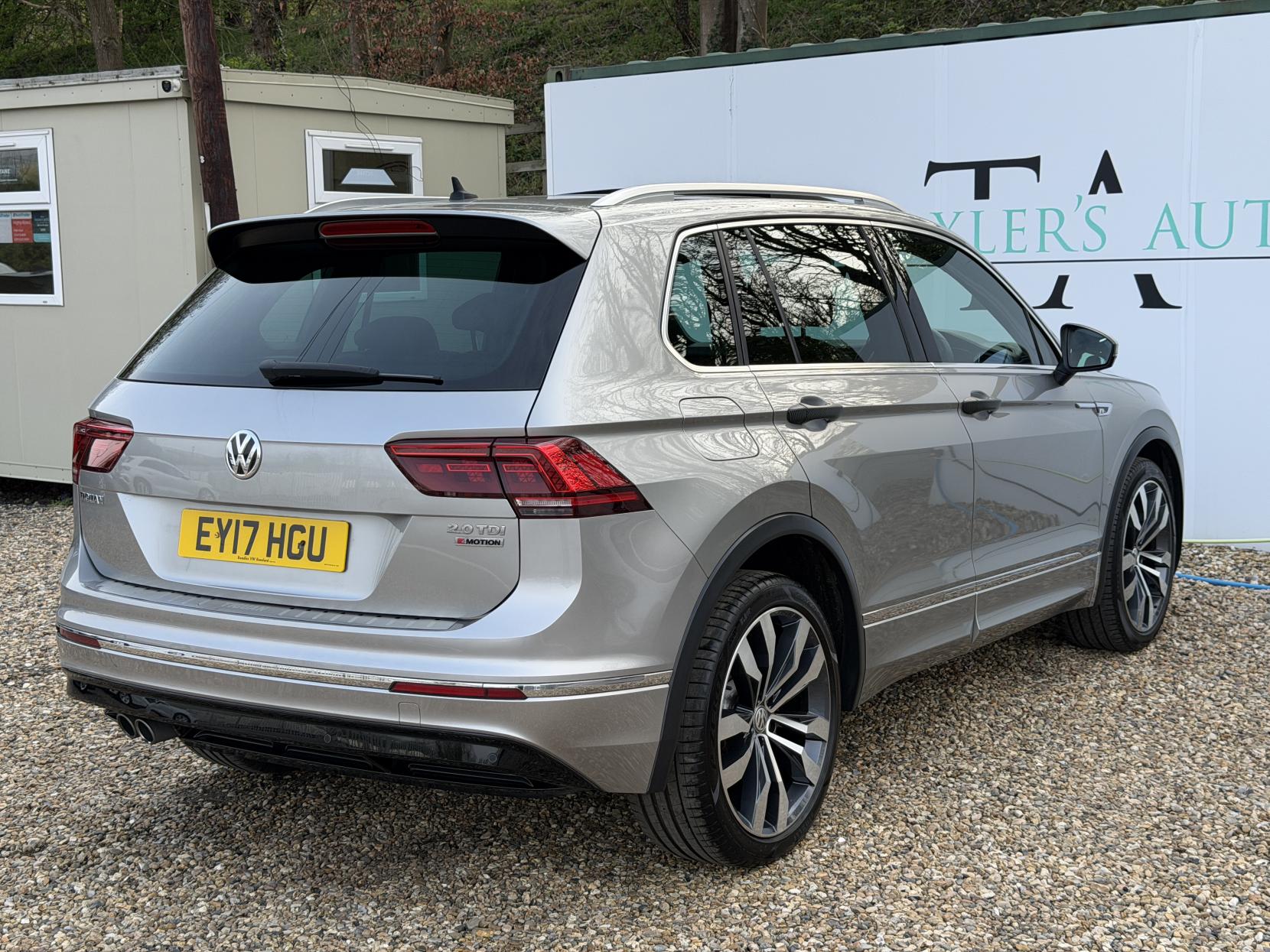 Volkswagen Tiguan 2.0 TDI BlueMotion Tech R-Line SUV 5dr Diesel Manual 4Motion Euro 6 (s/s) (150 ps)