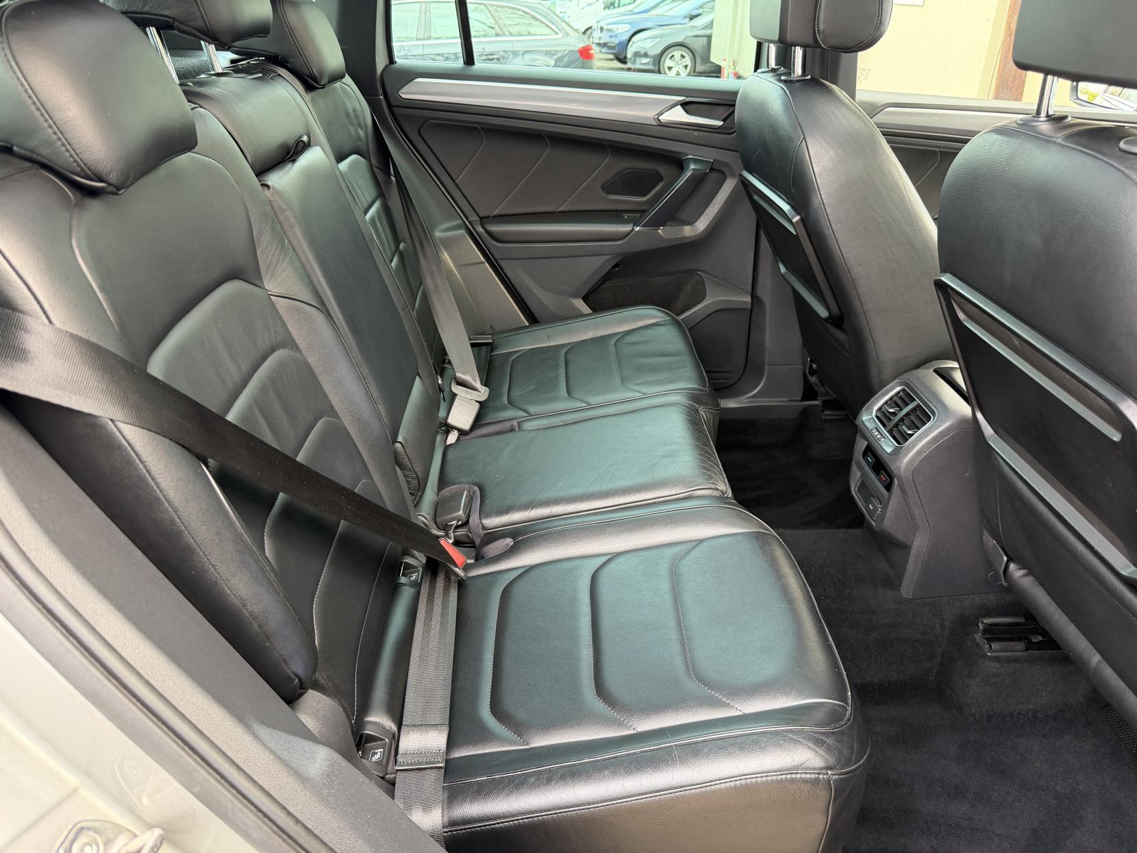 Volkswagen Tiguan 2.0 TDI BlueMotion Tech R-Line SUV 5dr Diesel Manual 4Motion Euro 6 (s/s) (150 ps)