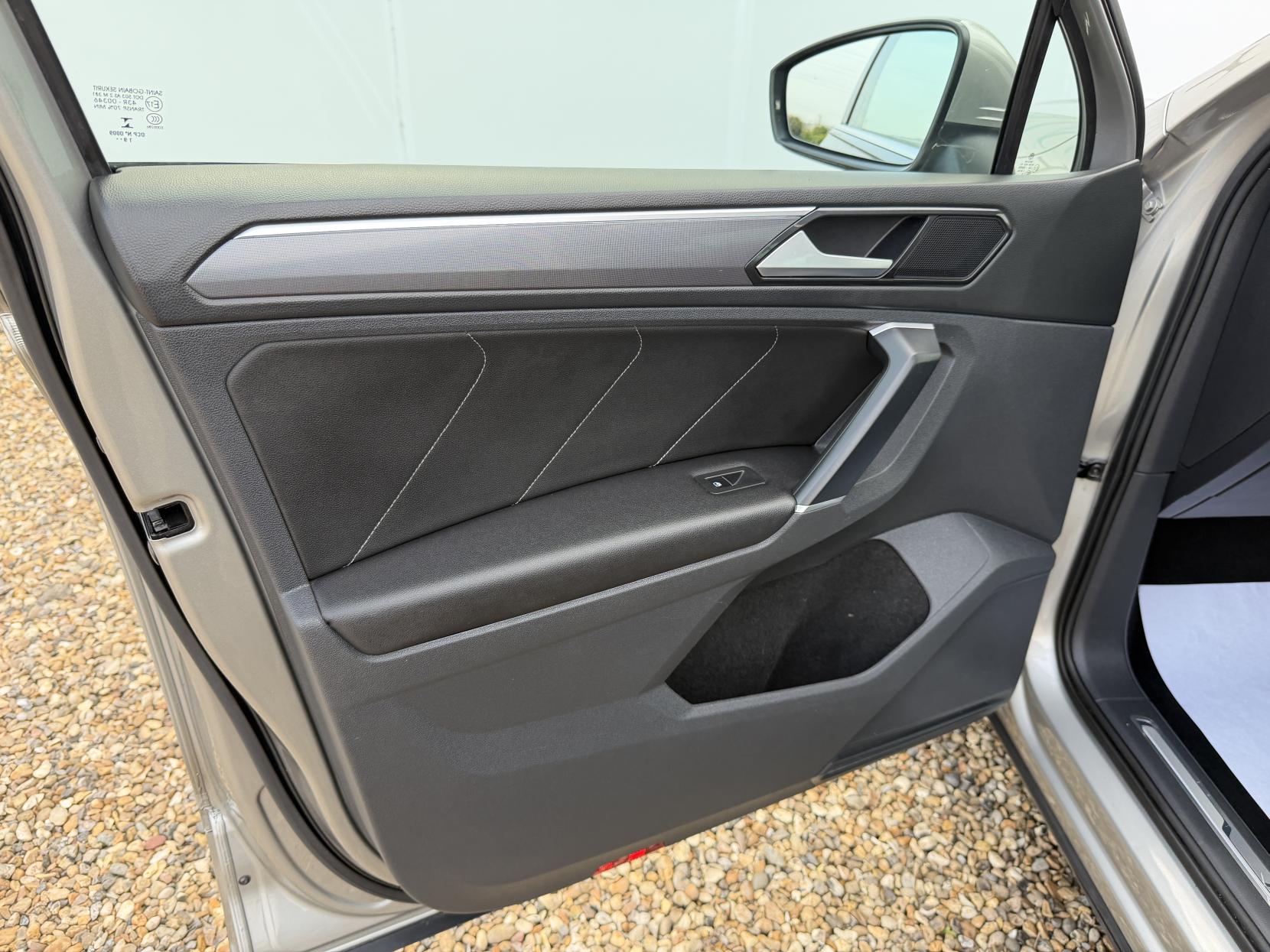 Volkswagen Tiguan 2.0 TDI BlueMotion Tech R-Line SUV 5dr Diesel Manual 4Motion Euro 6 (s/s) (150 ps)