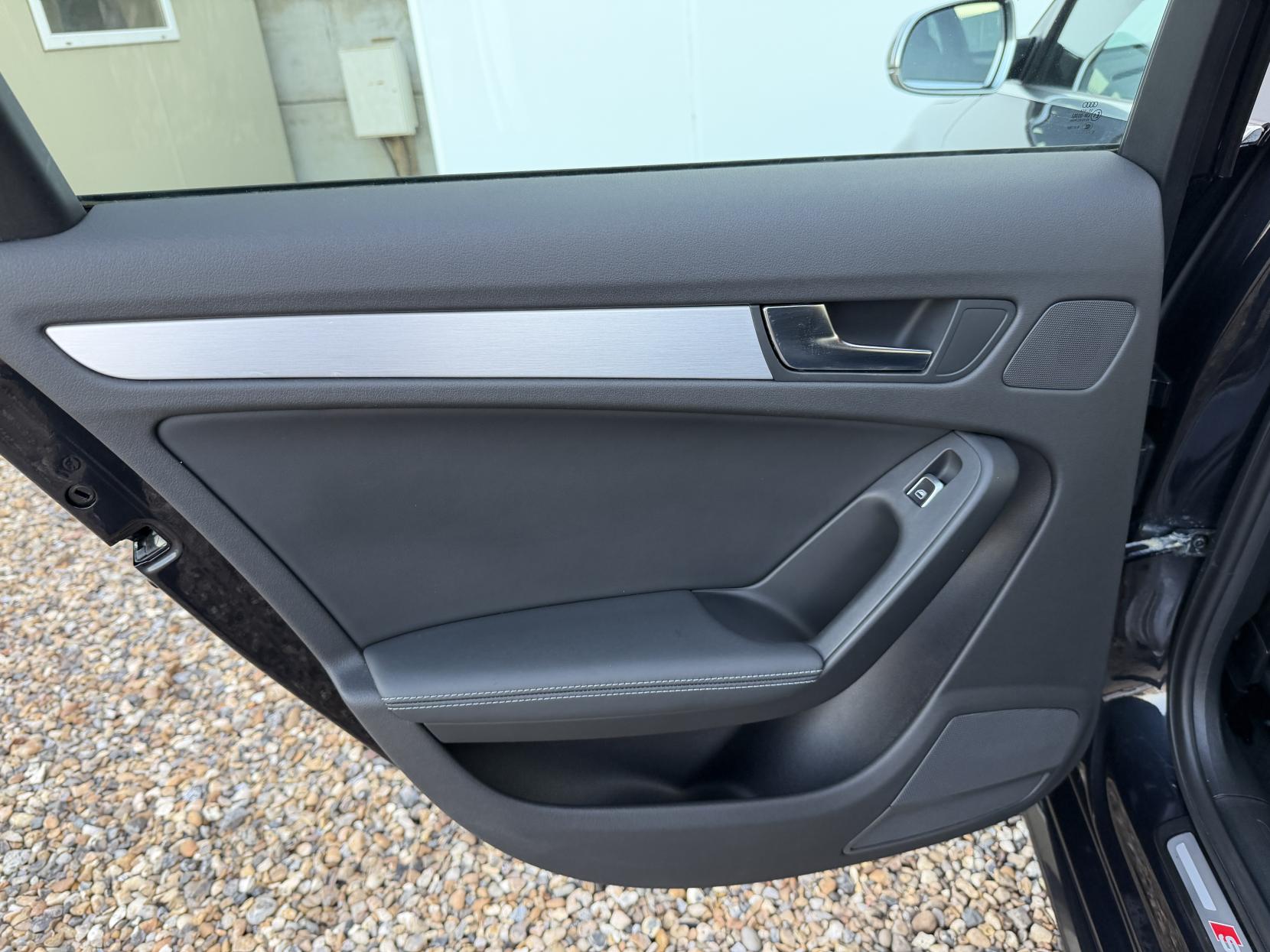 Audi S4 Avant 3.0 TFSI V6 Estate 5dr Petrol S Tronic quattro Euro 6 (s/s) (Nav) (333 ps)