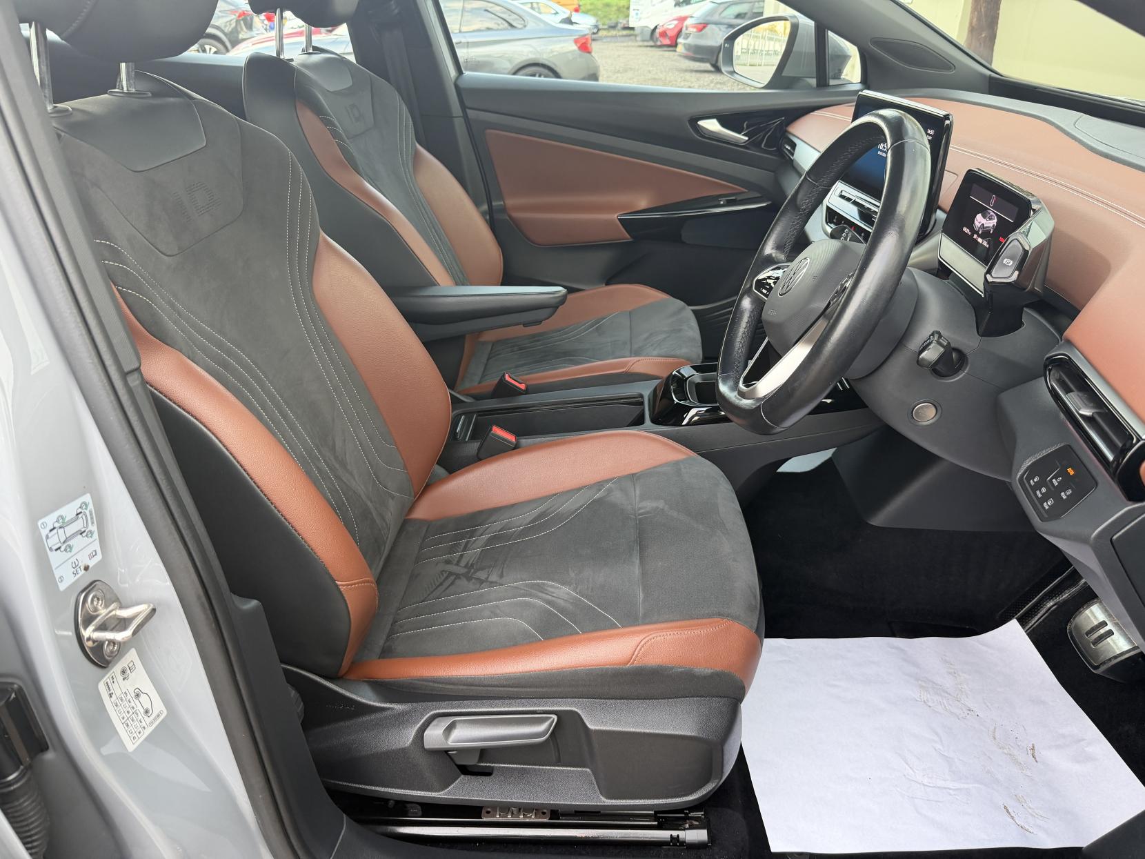 Volkswagen ID.4 Pro Performance 77kWh Life SUV 5dr Electric Auto (204 ps)