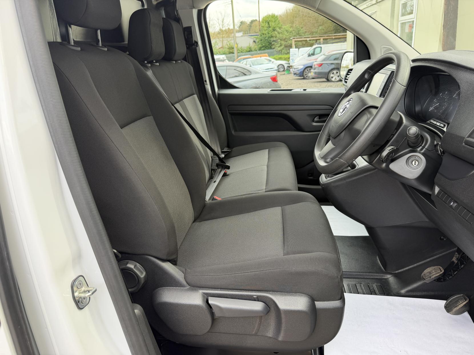 Vauxhall Vivaro 1.5 Turbo D 2900 Prime Panel Van 6dr Diesel Manual L1 H1 Euro 6 (s/s) (100 ps)