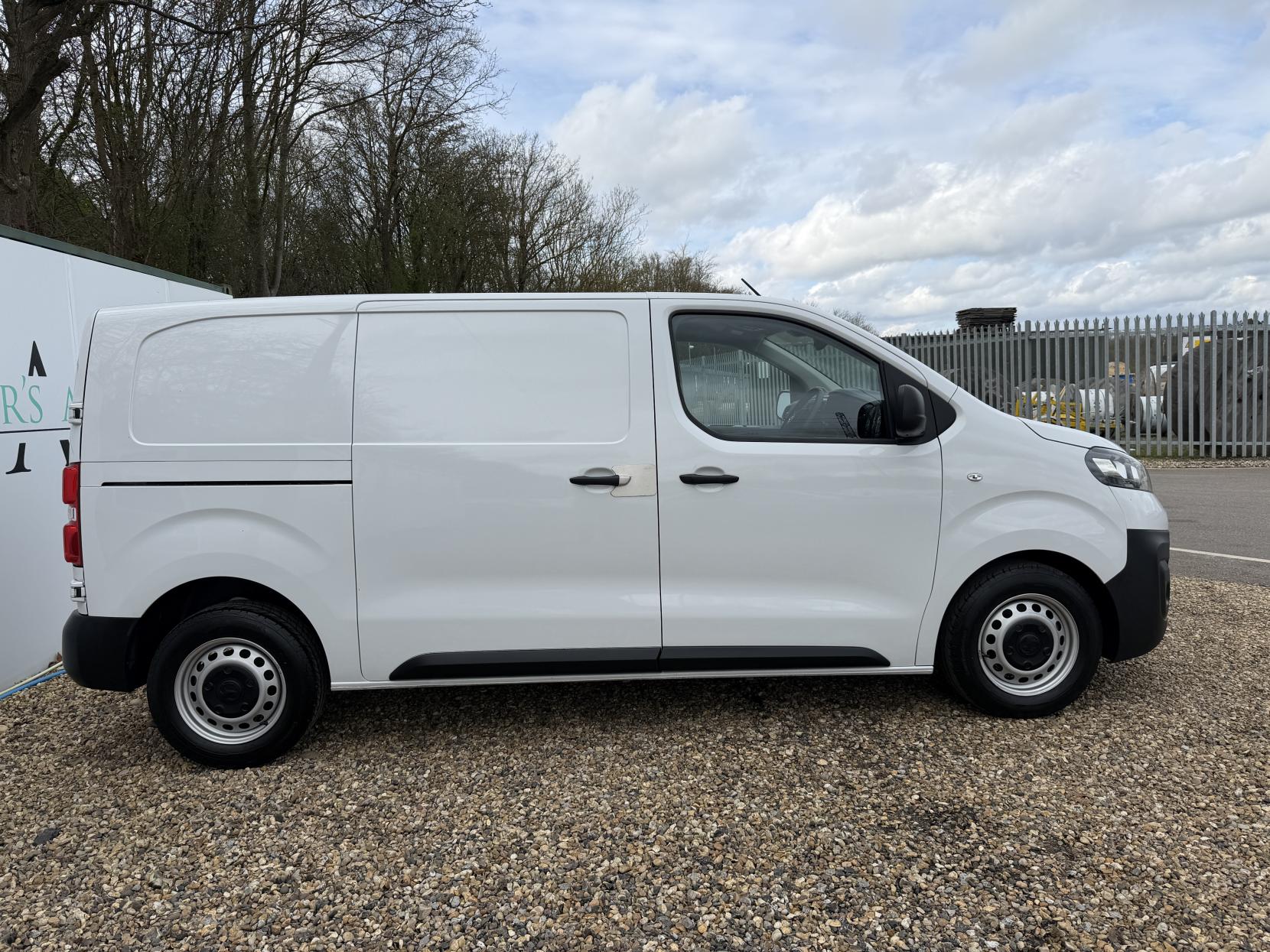 Vauxhall Vivaro 1.5 Turbo D 2900 Prime Panel Van 6dr Diesel Manual L1 H1 Euro 6 (s/s) (100 ps)