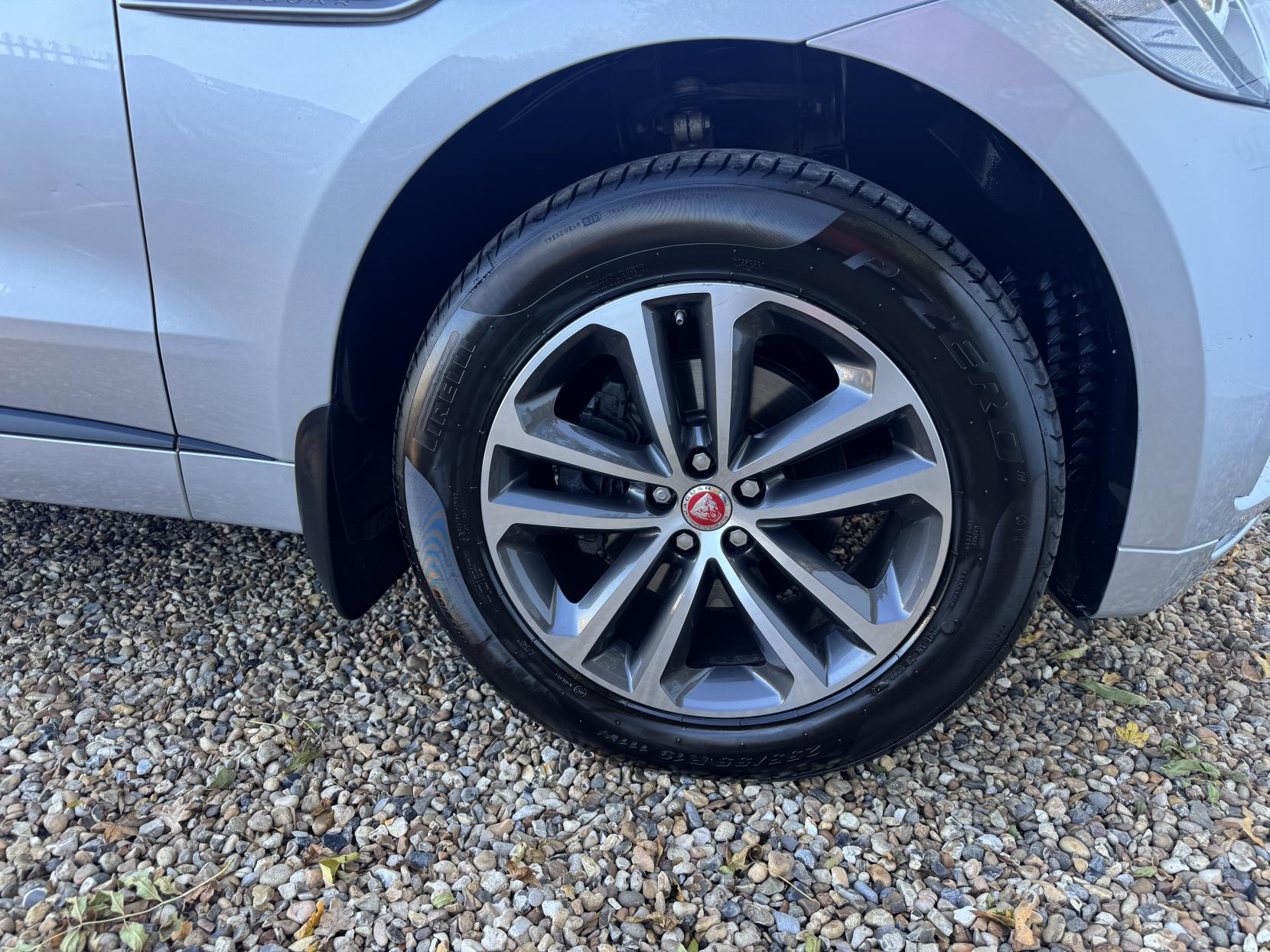Jaguar F-PACE 2.0 D180 R-Sport Auto AWD Euro 6 (s/s) 5dr