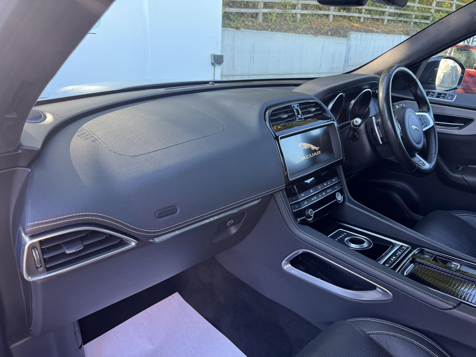 Jaguar F-PACE 2.0 D180 R-Sport Auto AWD Euro 6 (s/s) 5dr