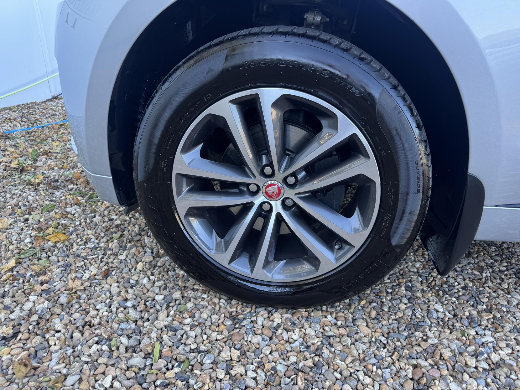 Jaguar F-PACE 2.0 D180 R-Sport Auto AWD Euro 6 (s/s) 5dr