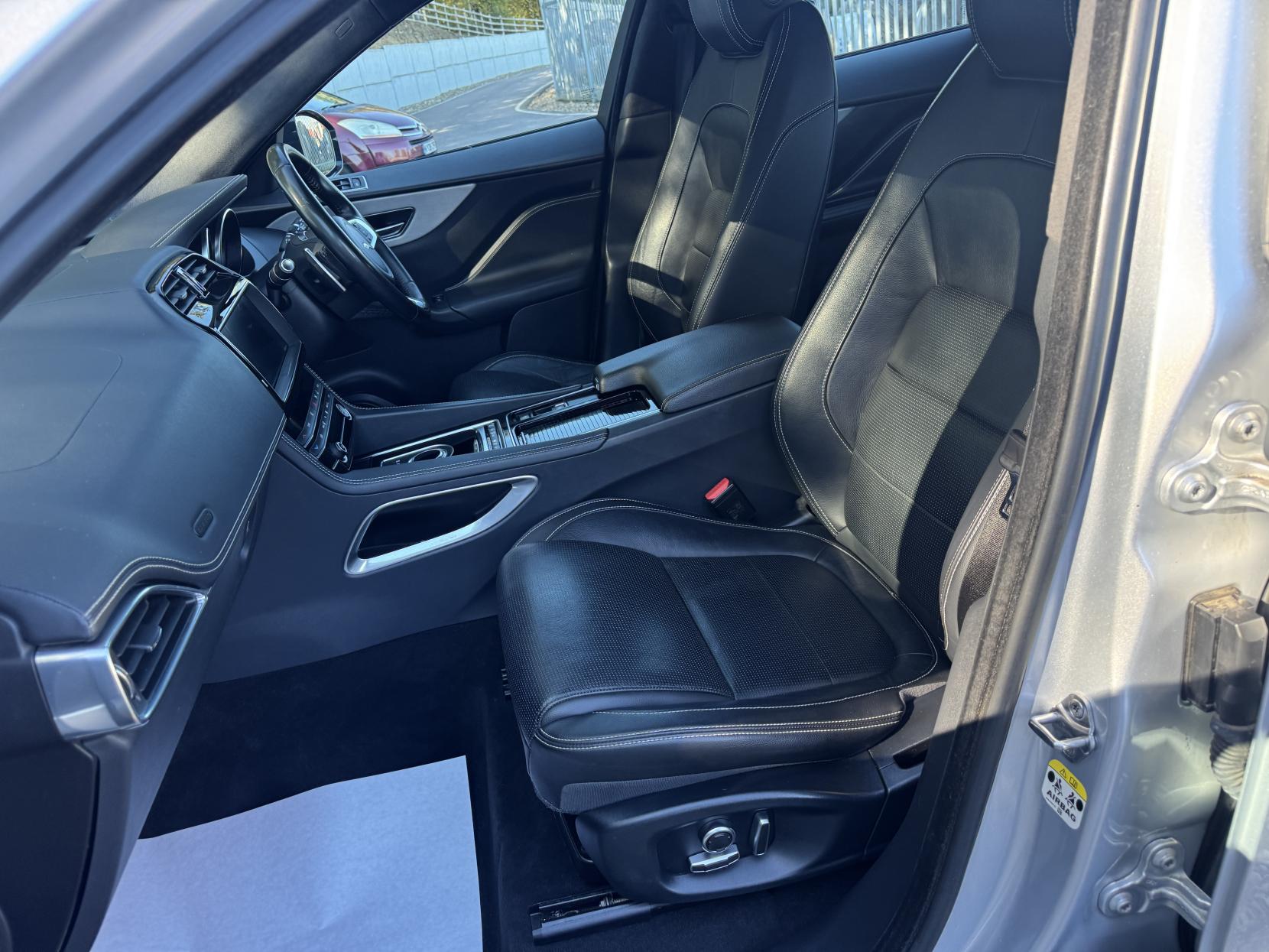 Jaguar F-PACE 2.0 D180 R-Sport Auto AWD Euro 6 (s/s) 5dr
