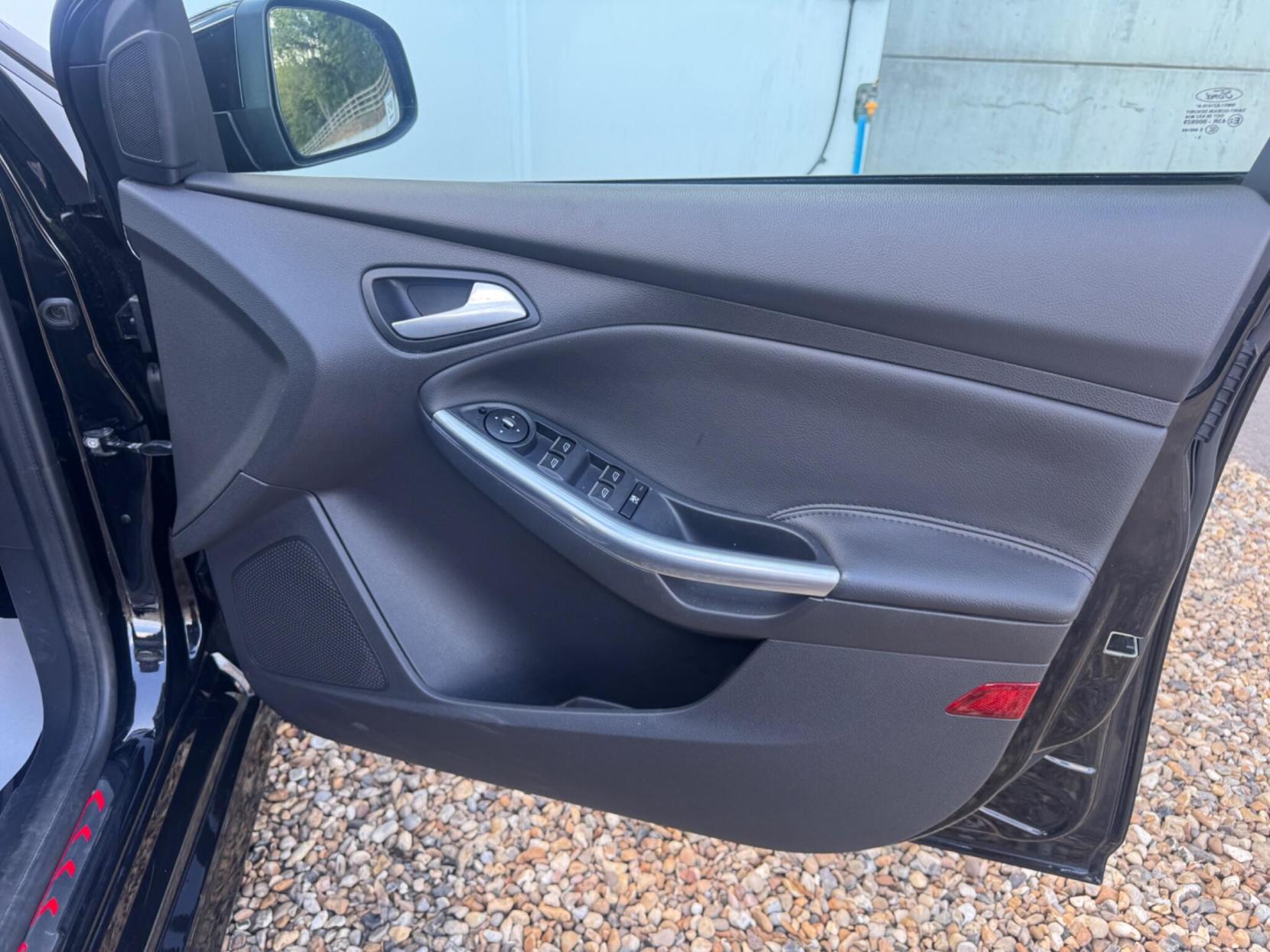 Ford Focus 2.0T EcoBoost ST-3 Euro 5 (s/s) 5dr