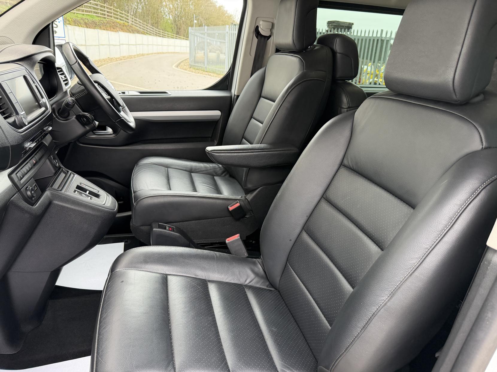 Vauxhall Vivaro Life Electric 50kWh Ultimate MPV 5dr Electric Auto LWB (8 Seat, 7.4kW Charger) (136 ps)