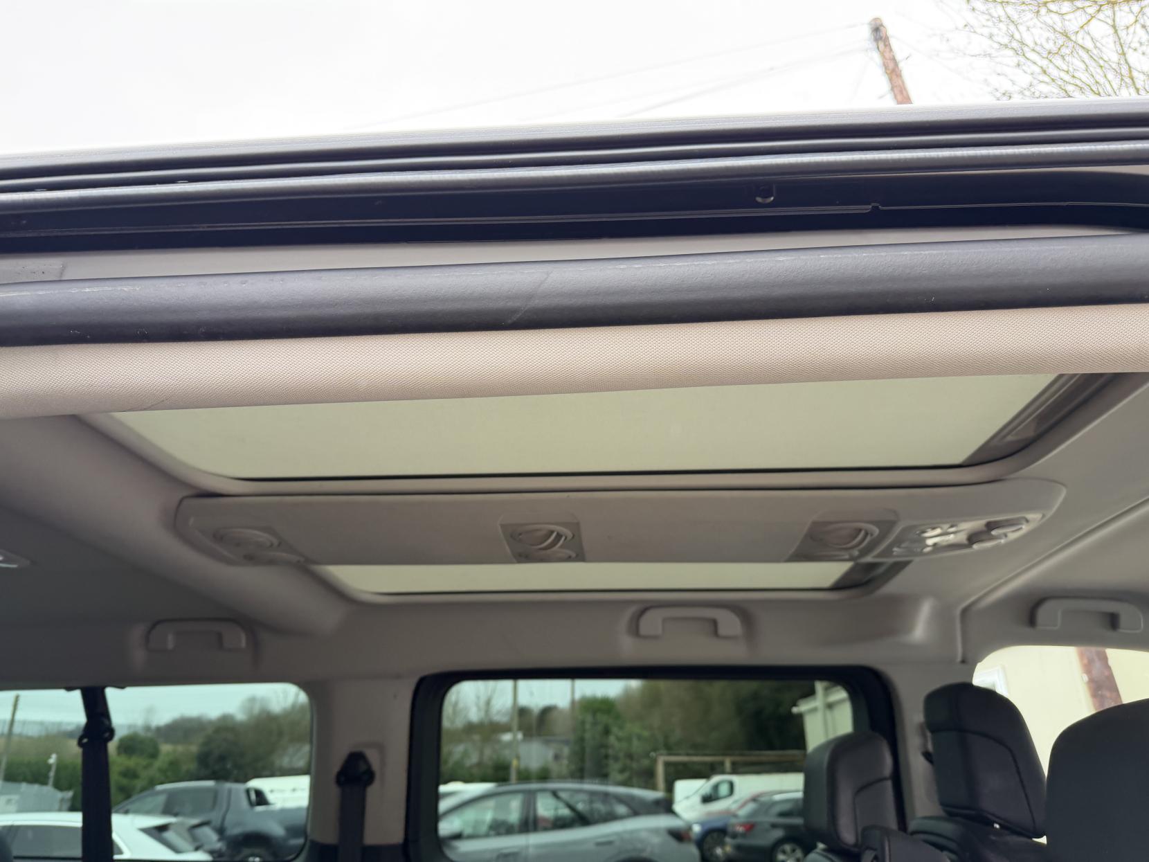 Vauxhall Vivaro Life Electric 50kWh Ultimate MPV 5dr Electric Auto LWB (8 Seat, 7.4kW Charger) (136 ps)