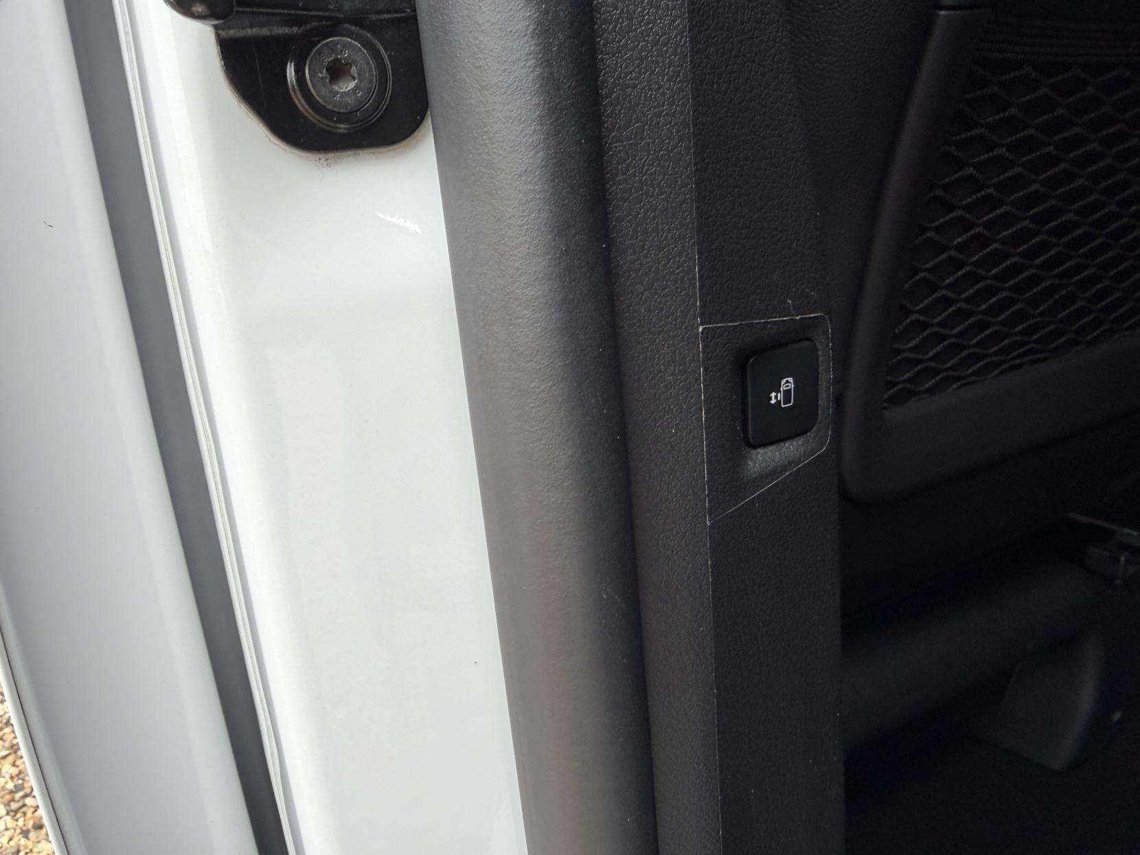 Vauxhall Vivaro Life Electric 50kWh Ultimate MPV 5dr Electric Auto LWB (8 Seat, 7.4kW Charger) (136 ps)