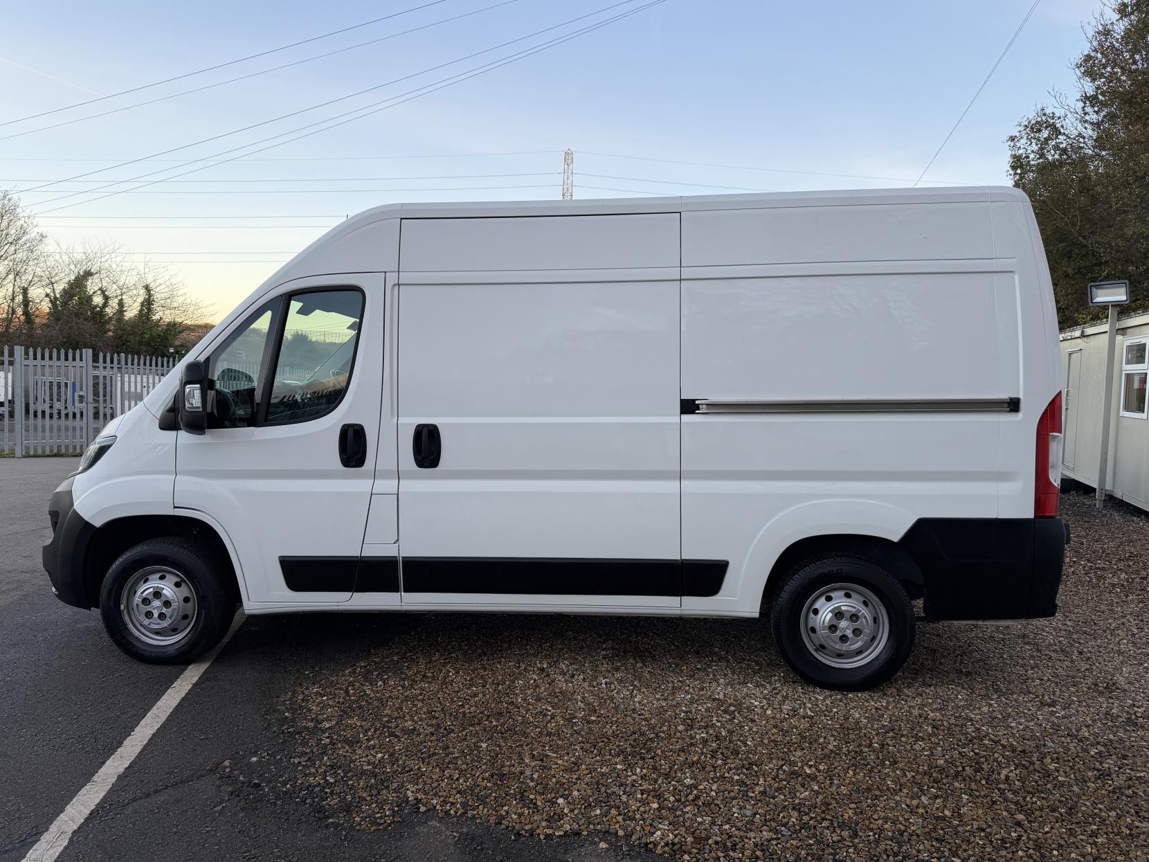Peugeot Boxer 2.0 BlueHDi 335 Professional Panel Van 5dr Diesel Manual L2 H2 Euro 6 (130 ps)