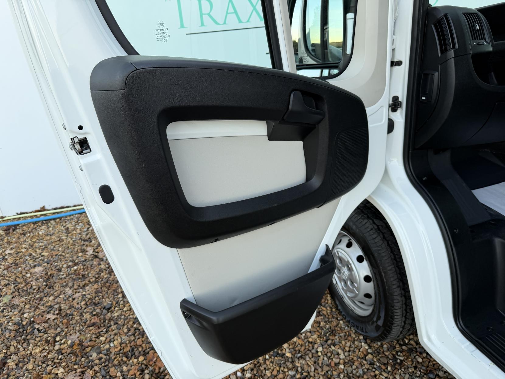 Peugeot Boxer 2.0 BlueHDi 335 Professional Panel Van 5dr Diesel Manual L2 H2 Euro 6 (130 ps)