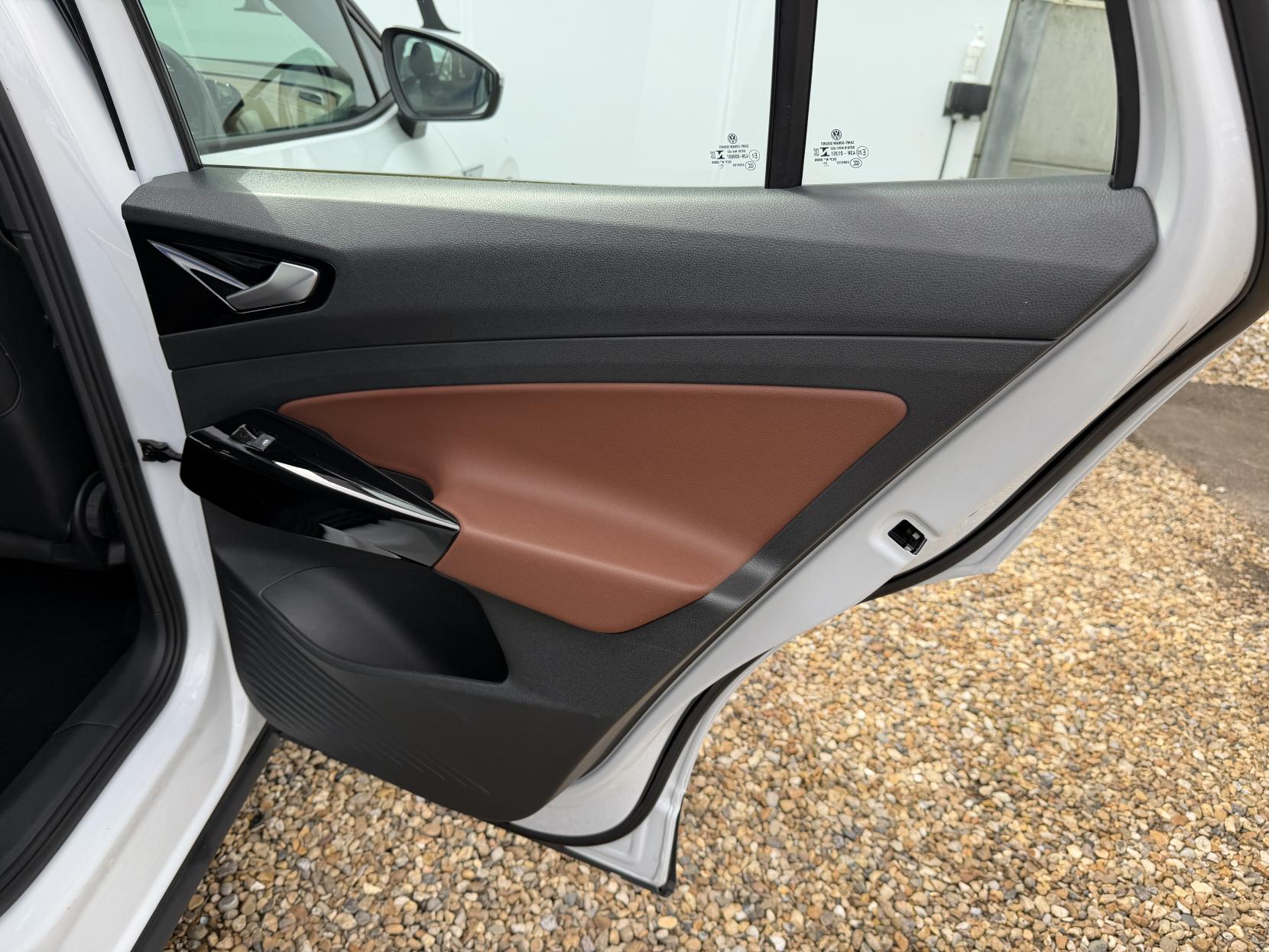 Volkswagen ID.4 Pro Performance 77kWh Life SUV 5dr Electric Auto (204 ps)