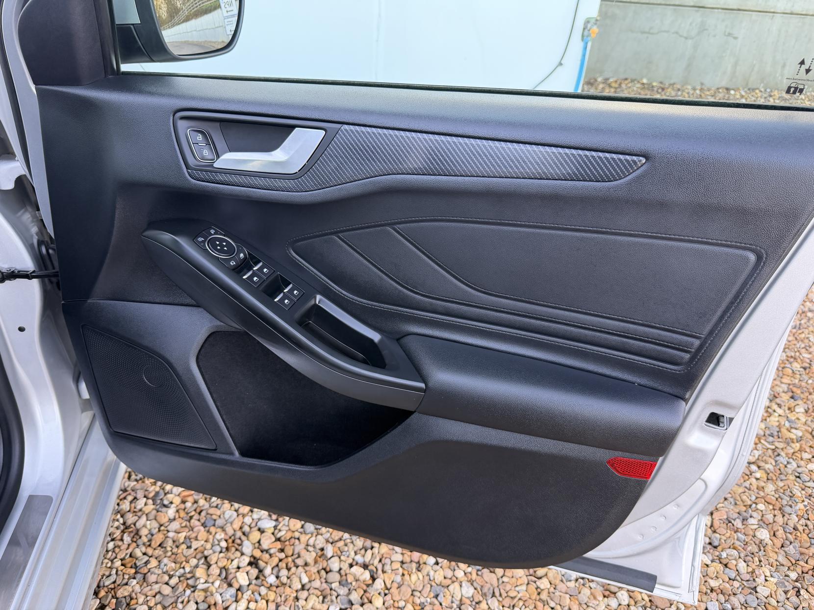 Ford Focus 1.0T EcoBoost ST-Line X Hatchback 5dr Petrol Auto Euro 6 (s/s) (125 ps)