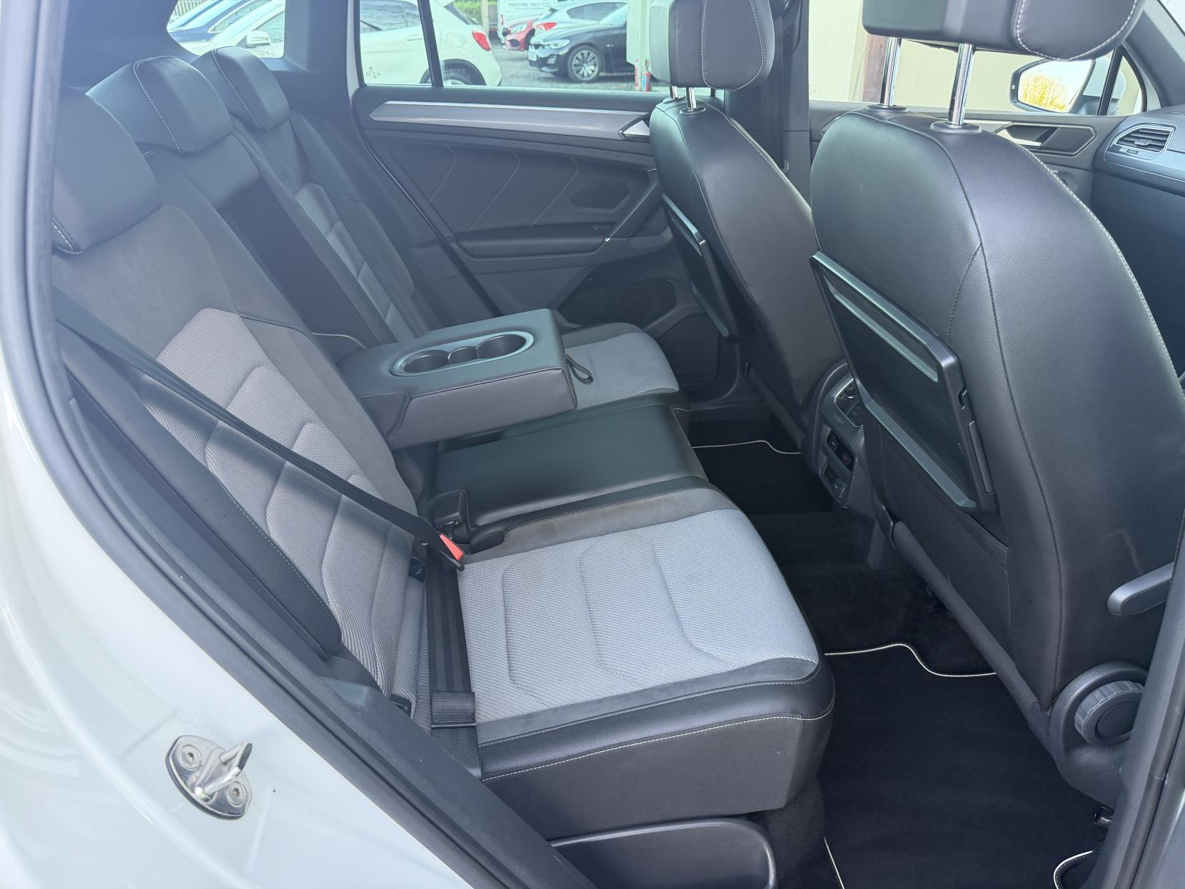 Volkswagen Tiguan 2.0 TDI BlueMotion Tech R-Line SUV 5dr Diesel DSG Euro 6 (s/s) (150 ps)