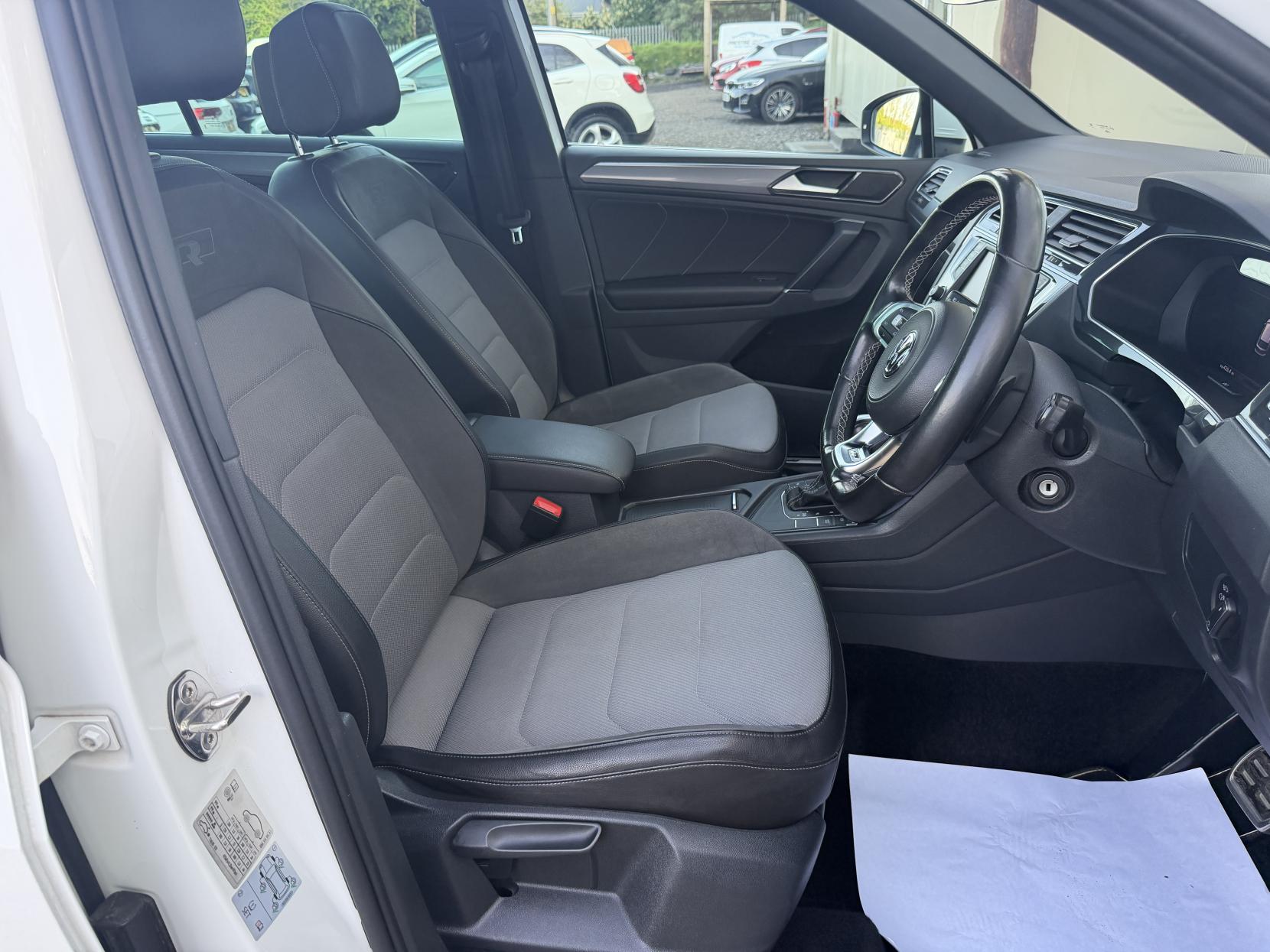 Volkswagen Tiguan 2.0 TDI BlueMotion Tech R-Line SUV 5dr Diesel DSG Euro 6 (s/s) (150 ps)