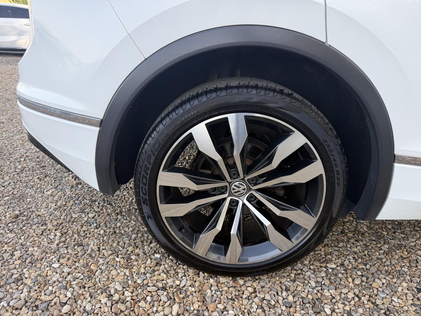 Volkswagen Tiguan 2.0 TDI BlueMotion Tech R-Line SUV 5dr Diesel DSG Euro 6 (s/s) (150 ps)