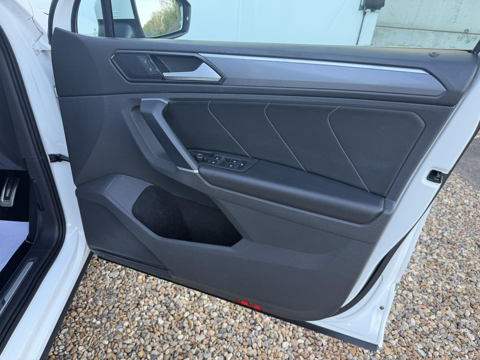 Volkswagen Tiguan 2.0 TDI BlueMotion Tech R-Line SUV 5dr Diesel DSG Euro 6 (s/s) (150 ps)