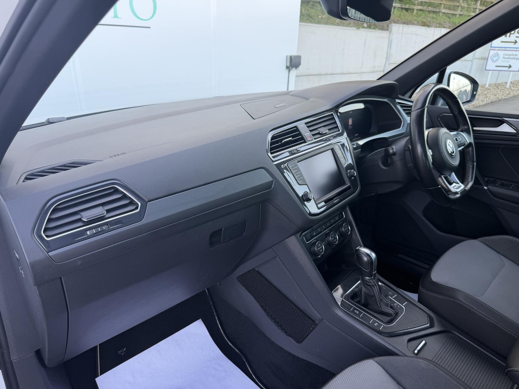 Volkswagen Tiguan 2.0 TDI BlueMotion Tech R-Line SUV 5dr Diesel DSG Euro 6 (s/s) (150 ps)