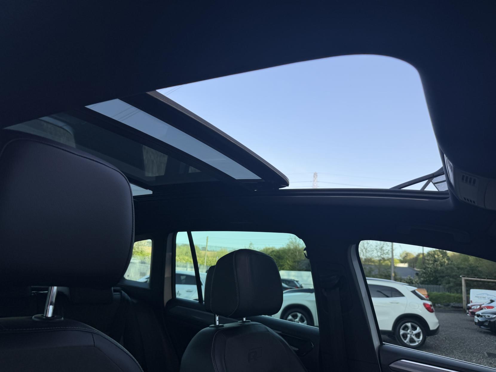 Volkswagen Tiguan 2.0 TDI BlueMotion Tech R-Line SUV 5dr Diesel DSG Euro 6 (s/s) (150 ps)