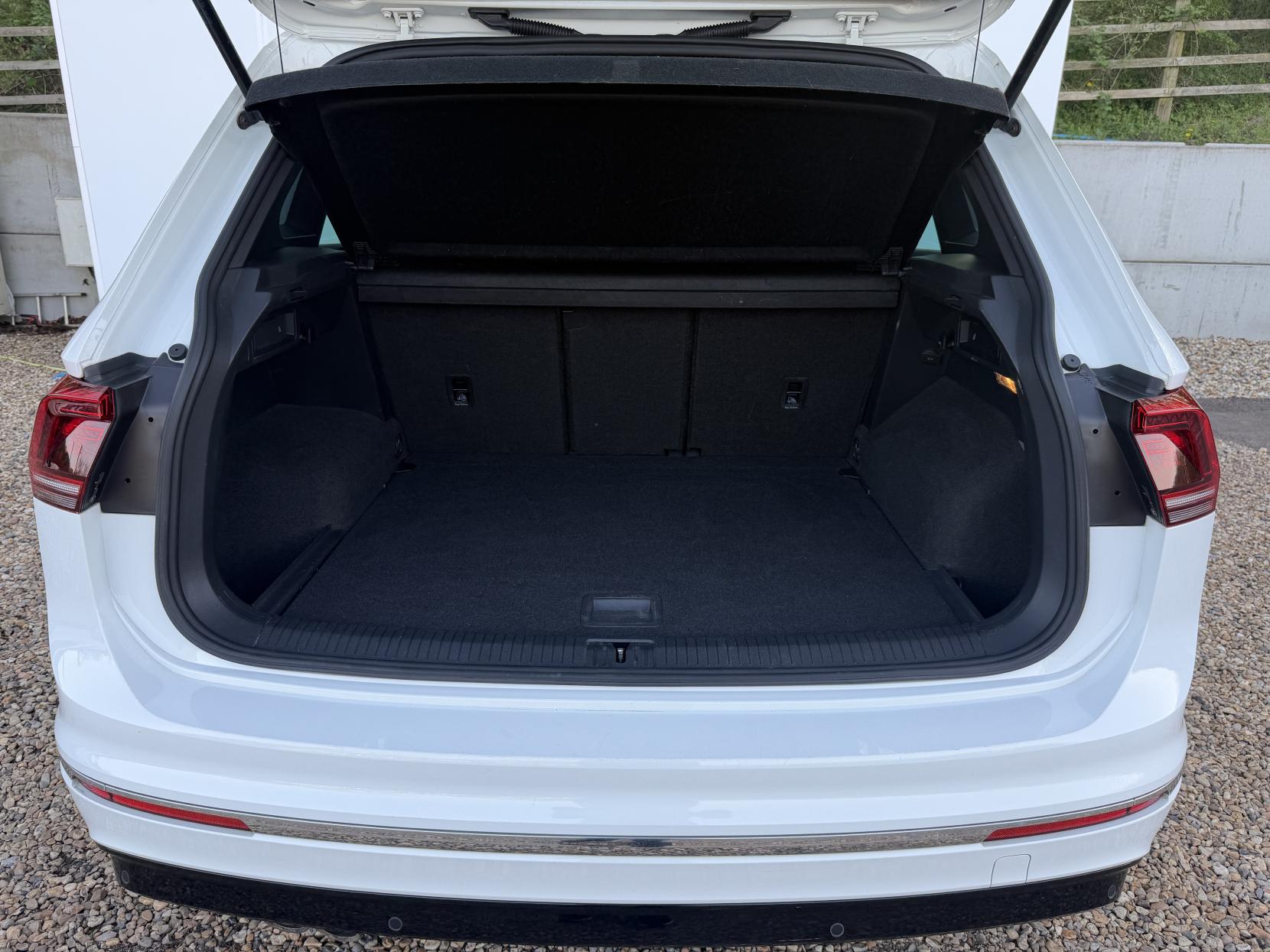 Volkswagen Tiguan 2.0 TDI BlueMotion Tech R-Line SUV 5dr Diesel DSG Euro 6 (s/s) (150 ps)