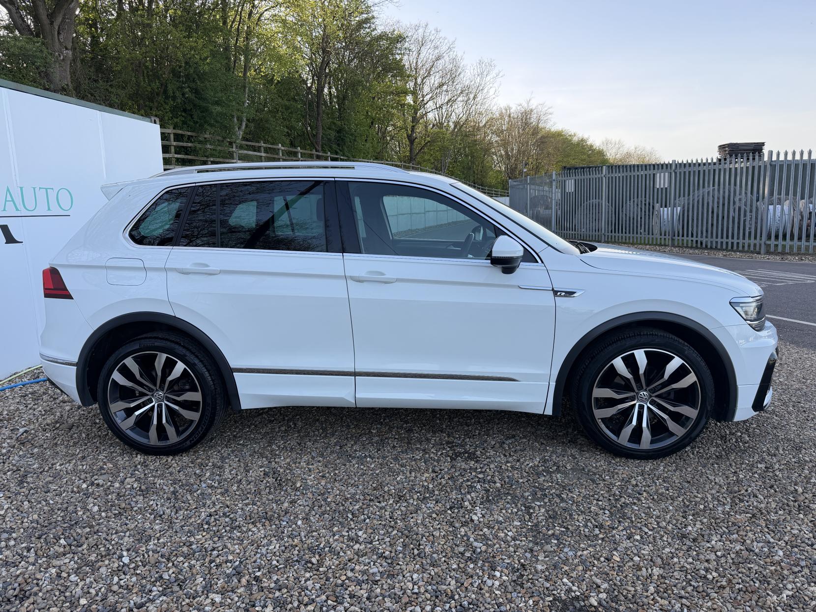Volkswagen Tiguan 2.0 TDI BlueMotion Tech R-Line SUV 5dr Diesel DSG Euro 6 (s/s) (150 ps)