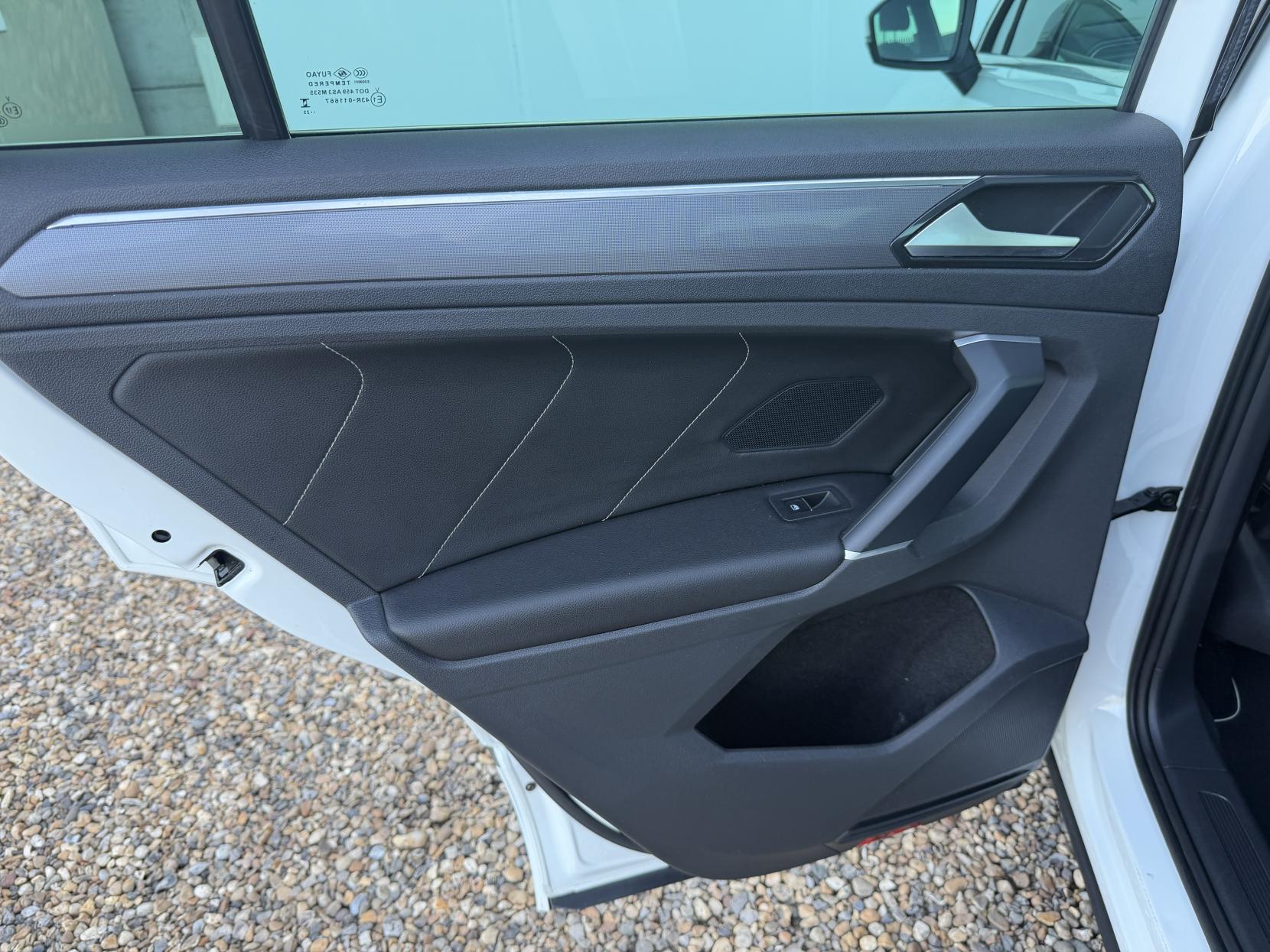 Volkswagen Tiguan 2.0 TDI BlueMotion Tech R-Line SUV 5dr Diesel DSG Euro 6 (s/s) (150 ps)