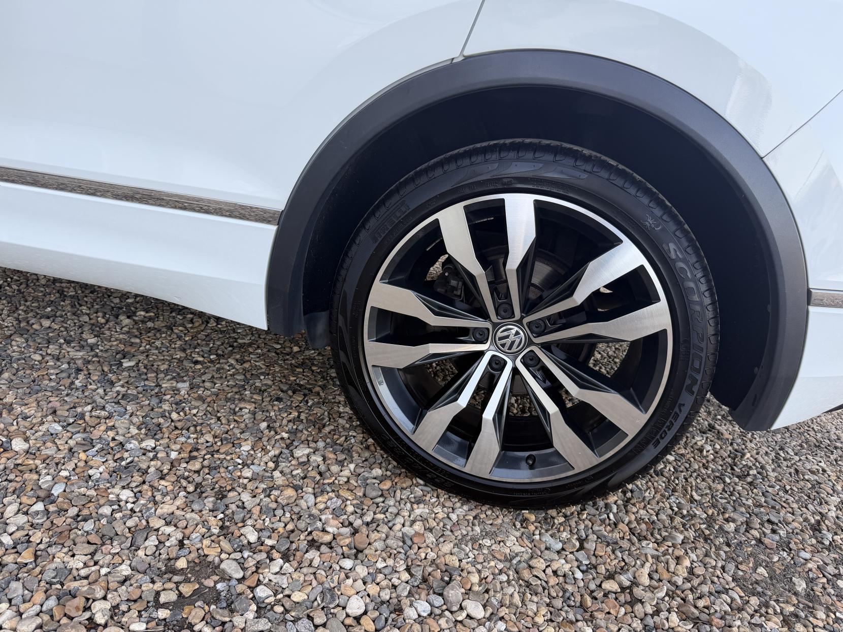 Volkswagen Tiguan 2.0 TDI BlueMotion Tech R-Line SUV 5dr Diesel DSG Euro 6 (s/s) (150 ps)