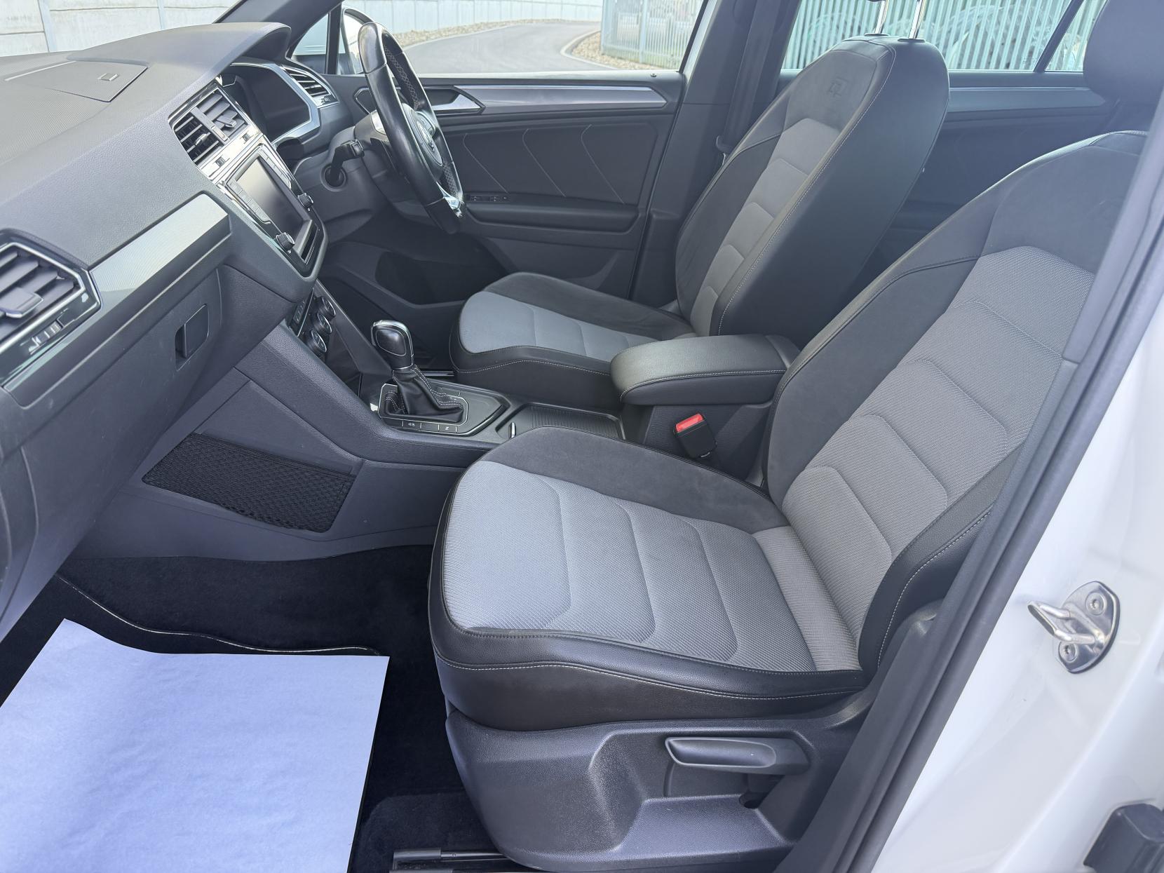 Volkswagen Tiguan 2.0 TDI BlueMotion Tech R-Line SUV 5dr Diesel DSG Euro 6 (s/s) (150 ps)