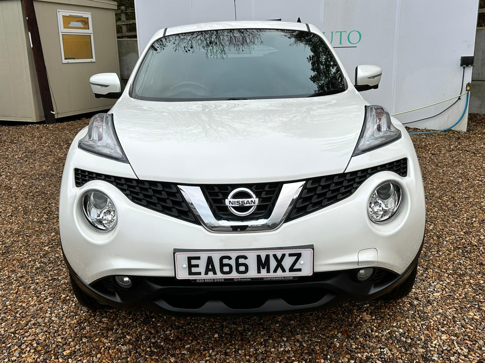 Nissan Juke 1.6 Tekna SUV 5dr Petrol XTRON Euro 6 (117 ps)