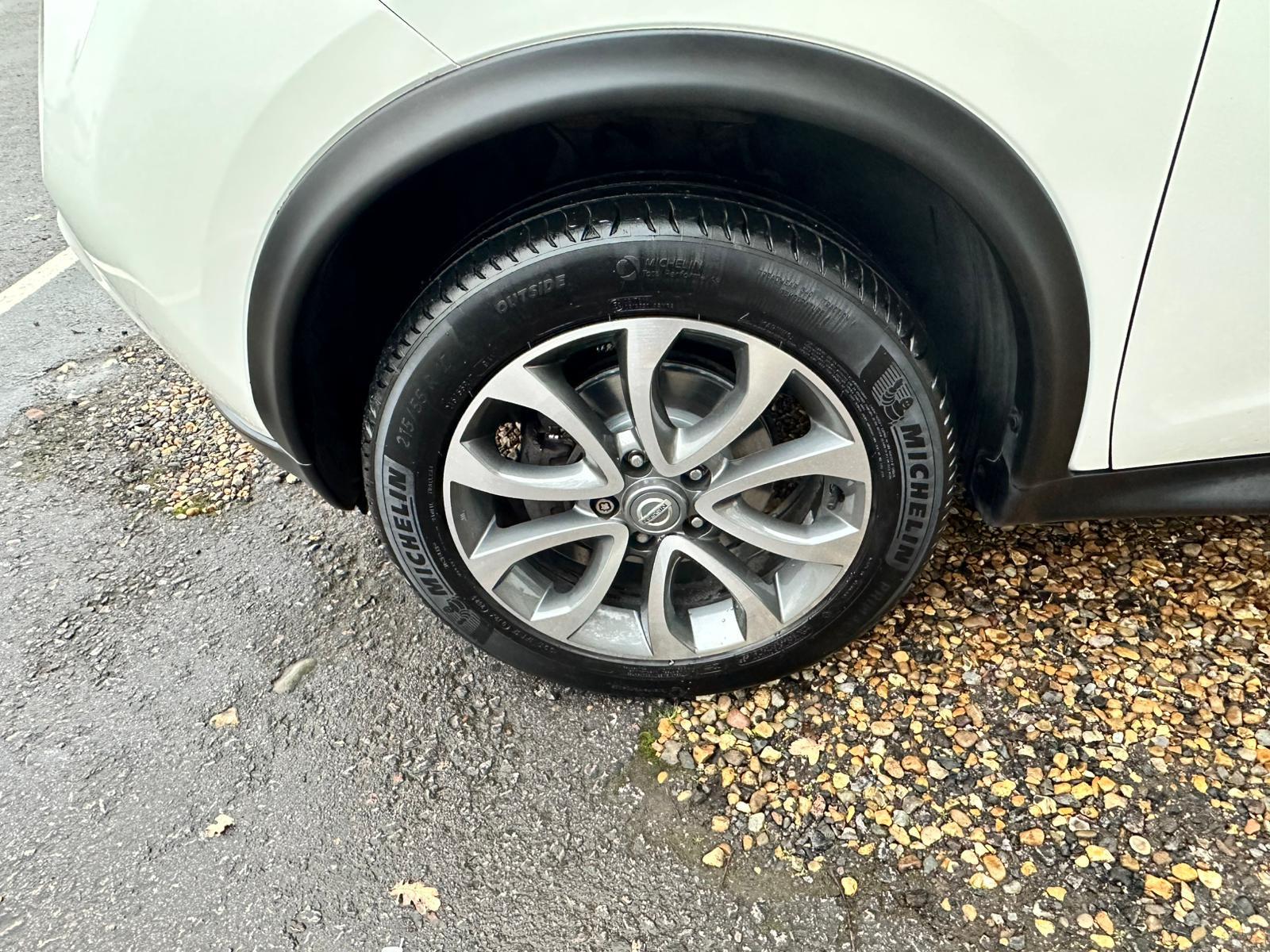 Nissan Juke 1.6 Tekna SUV 5dr Petrol XTRON Euro 6 (117 ps)