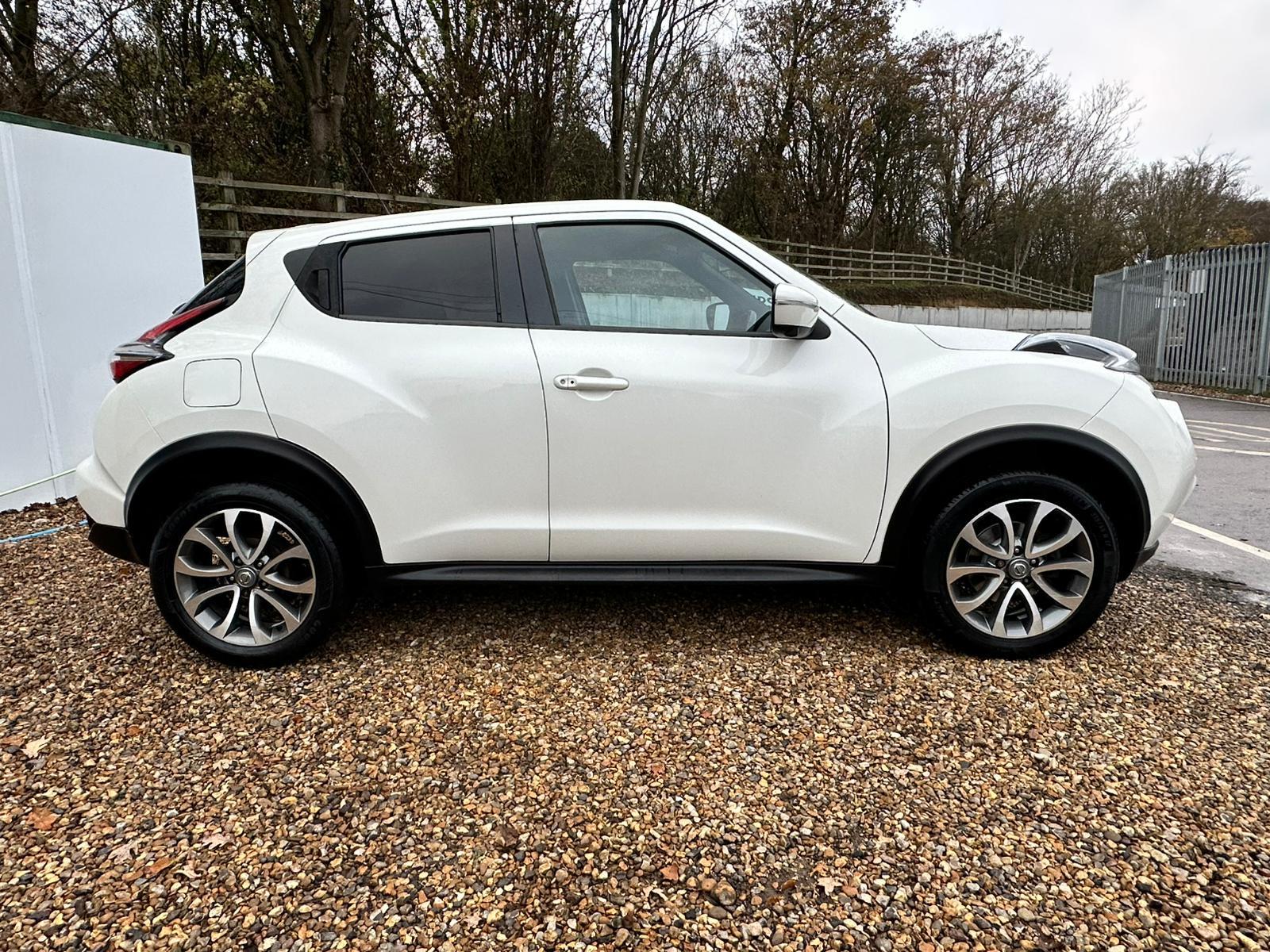 Nissan Juke 1.6 Tekna SUV 5dr Petrol XTRON Euro 6 (117 ps)