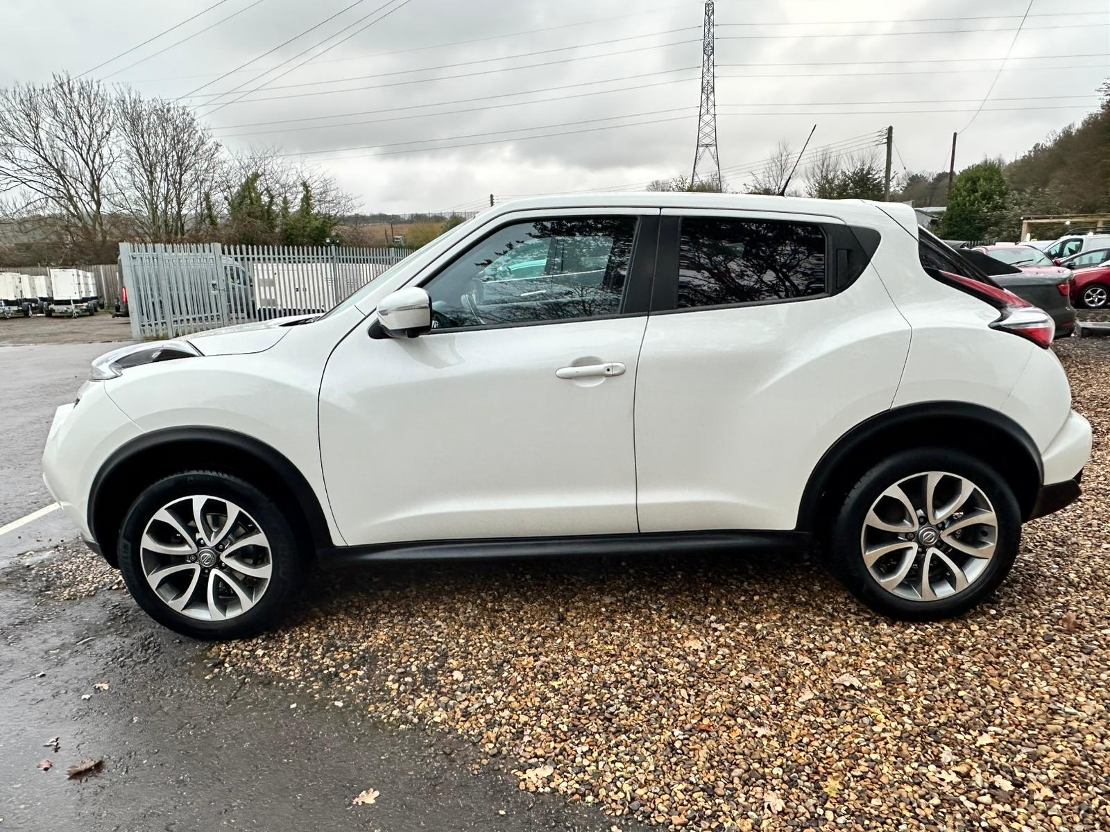 Nissan Juke 1.6 Tekna SUV 5dr Petrol XTRON Euro 6 (117 ps)