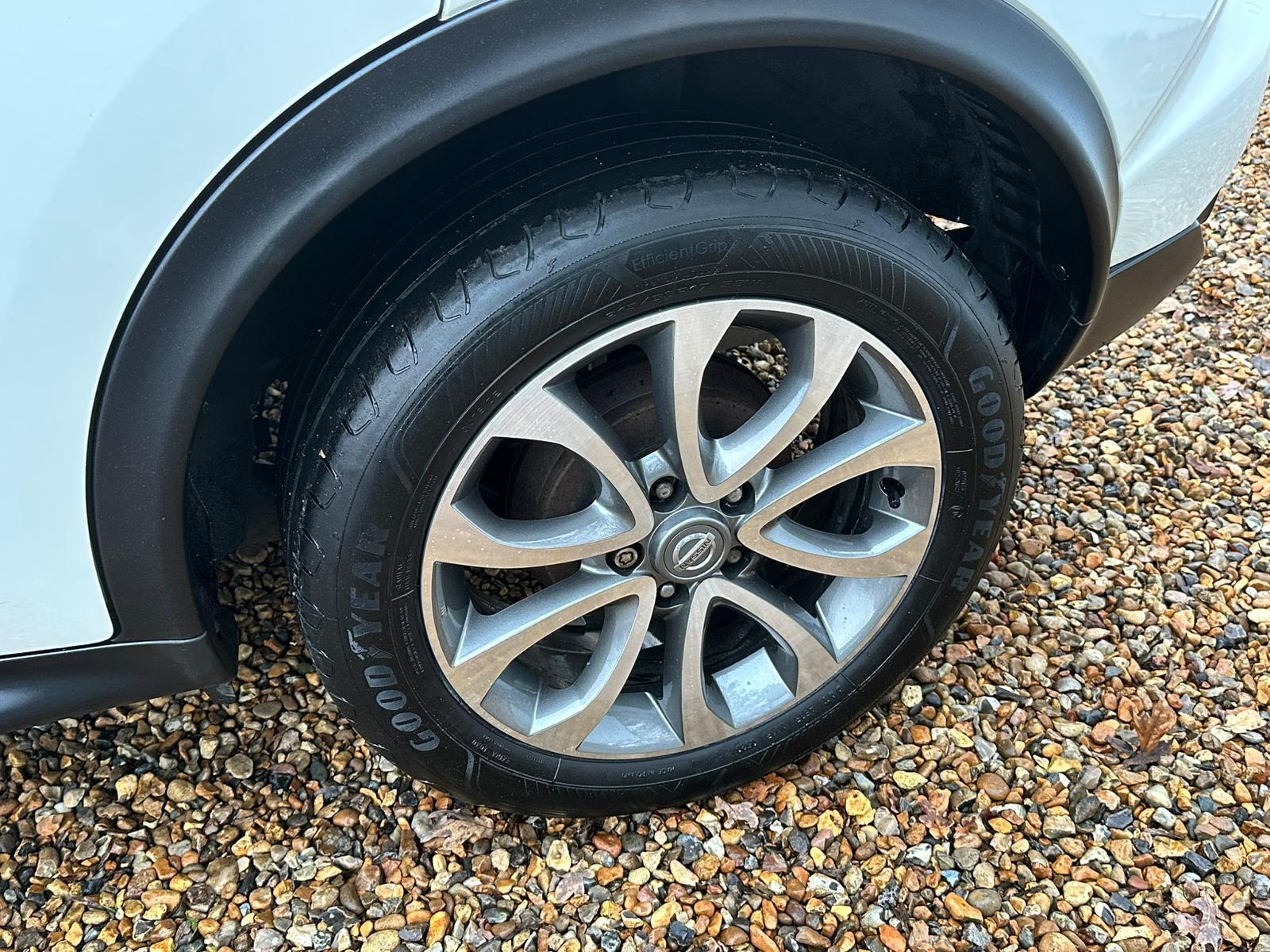 Nissan Juke 1.6 Tekna SUV 5dr Petrol XTRON Euro 6 (117 ps)